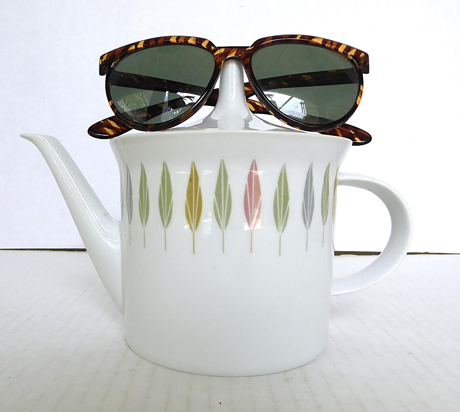 Mid Century Berlin Tiergarten from Rosenthal China Modern Tea Pot Germany 1959 For Sale 3