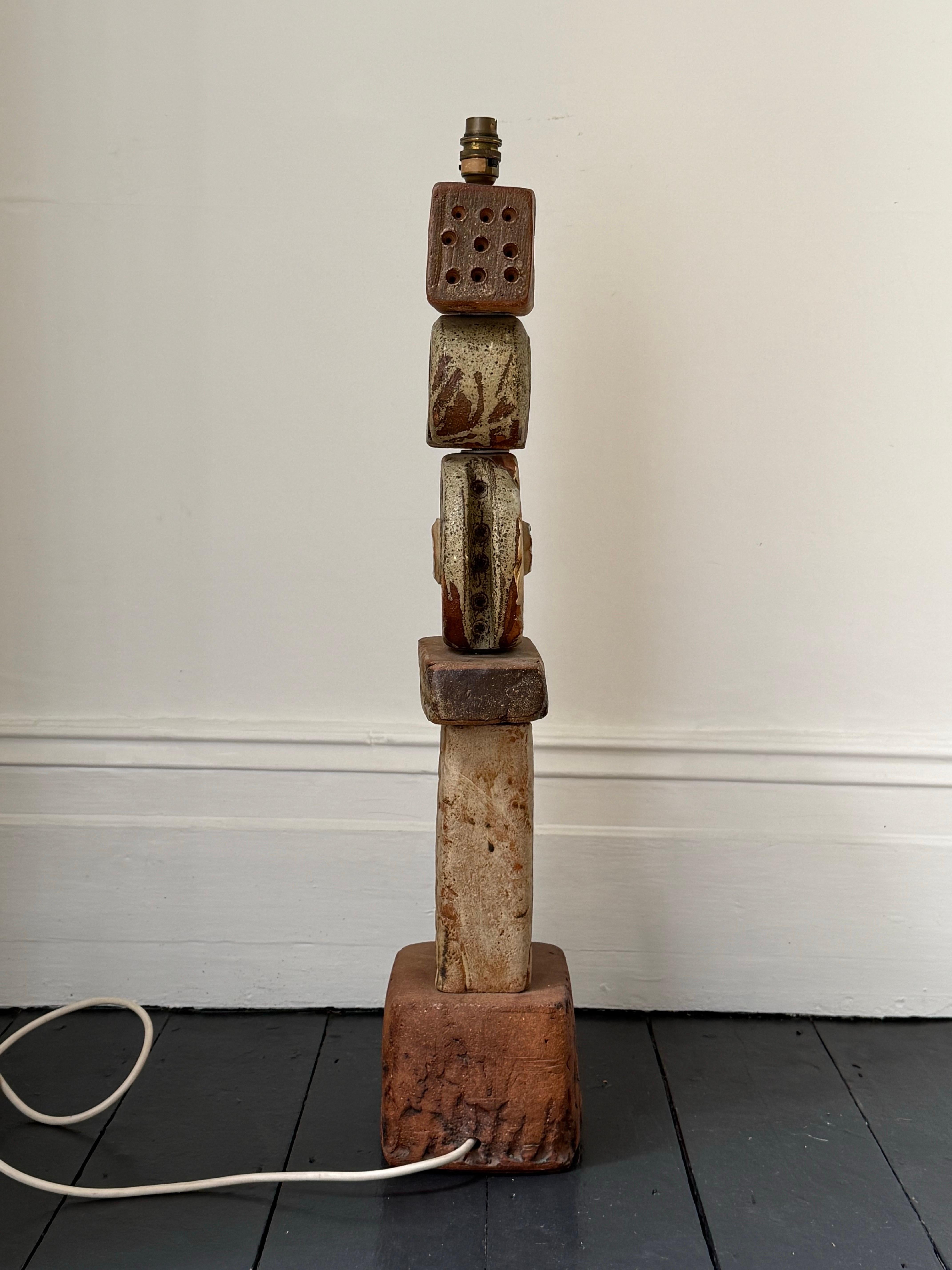 Lámpara TOTEM de cerámica de mediados de siglo Bernard Rooke Studio Tonos naturales, Inglaterra Moderno de mediados de siglo en venta