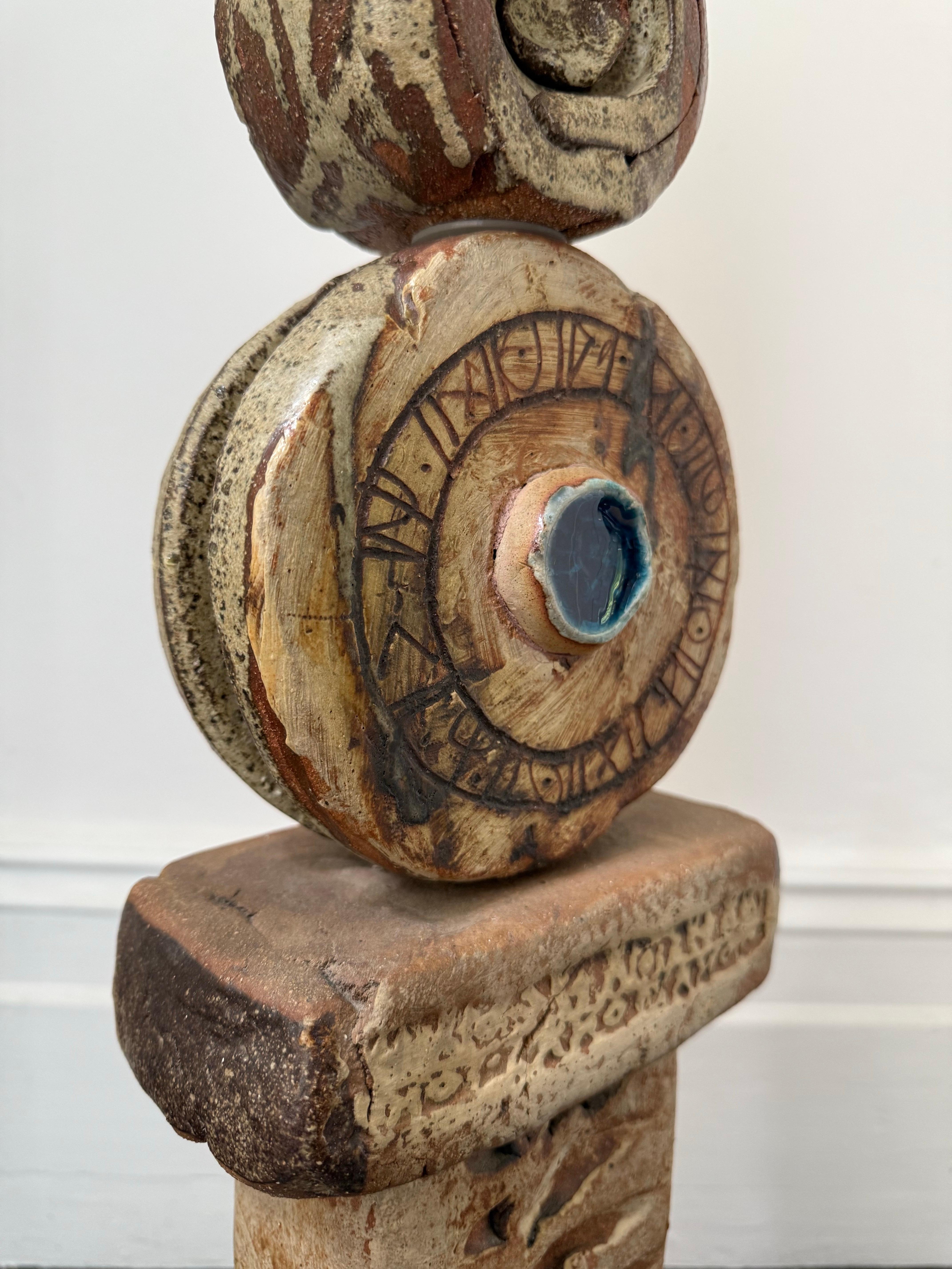 Lámpara TOTEM de cerámica de mediados de siglo Bernard Rooke Studio Tonos naturales, Inglaterra Metal en venta