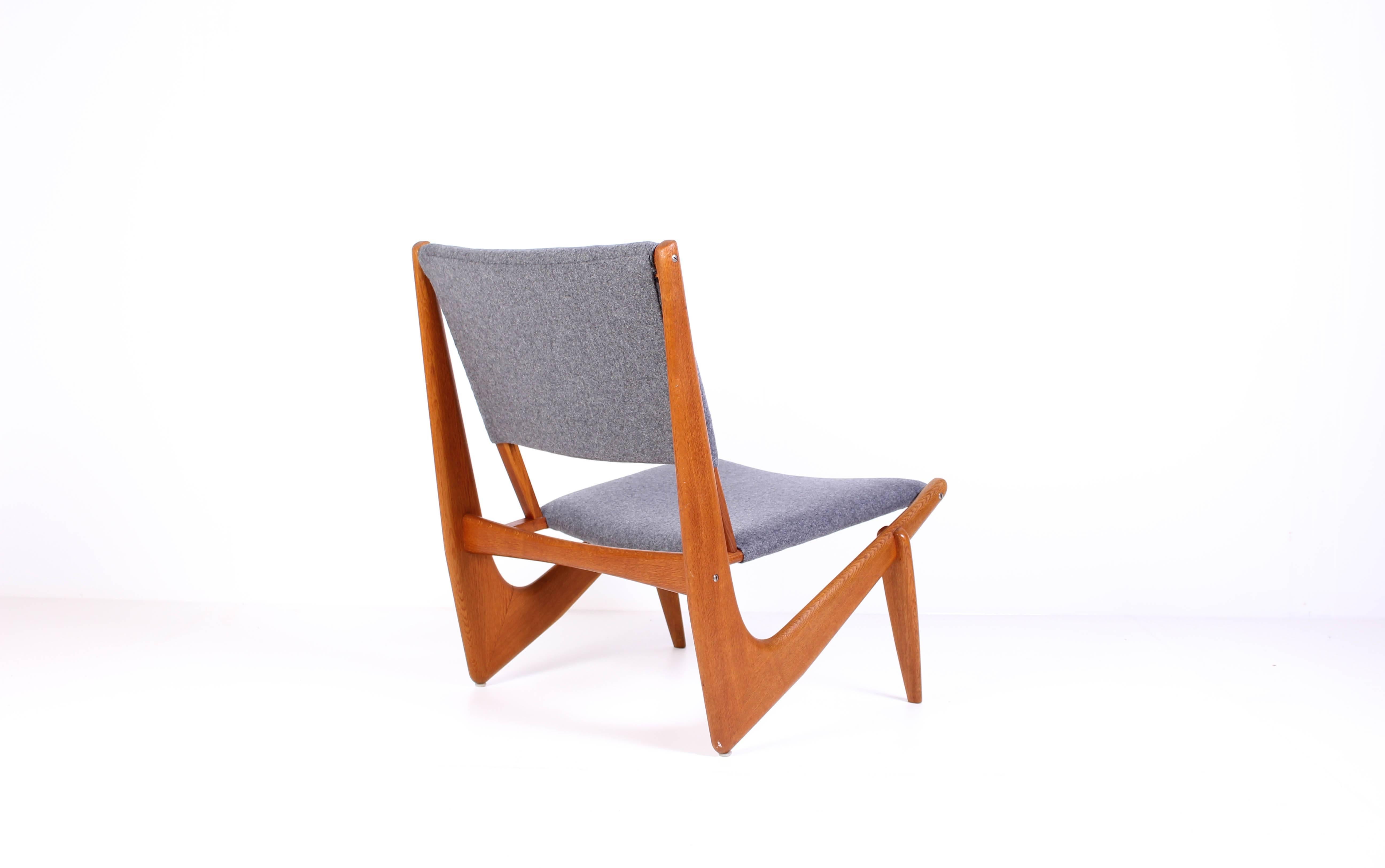 Easy chair designed by Bertil V. Behrman for Swesigh manufacturer AB Engens Fabriker. The model name is 233 and comes from the 