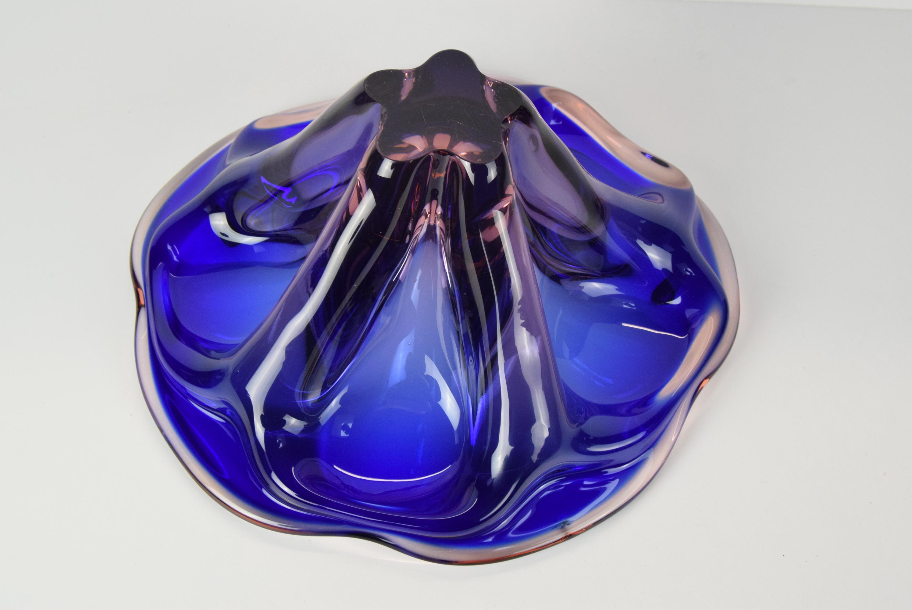 Mid-century Big Art Glass Bowl, design Josef Hospodka for Chribska, 1960's.  For Sale 4
