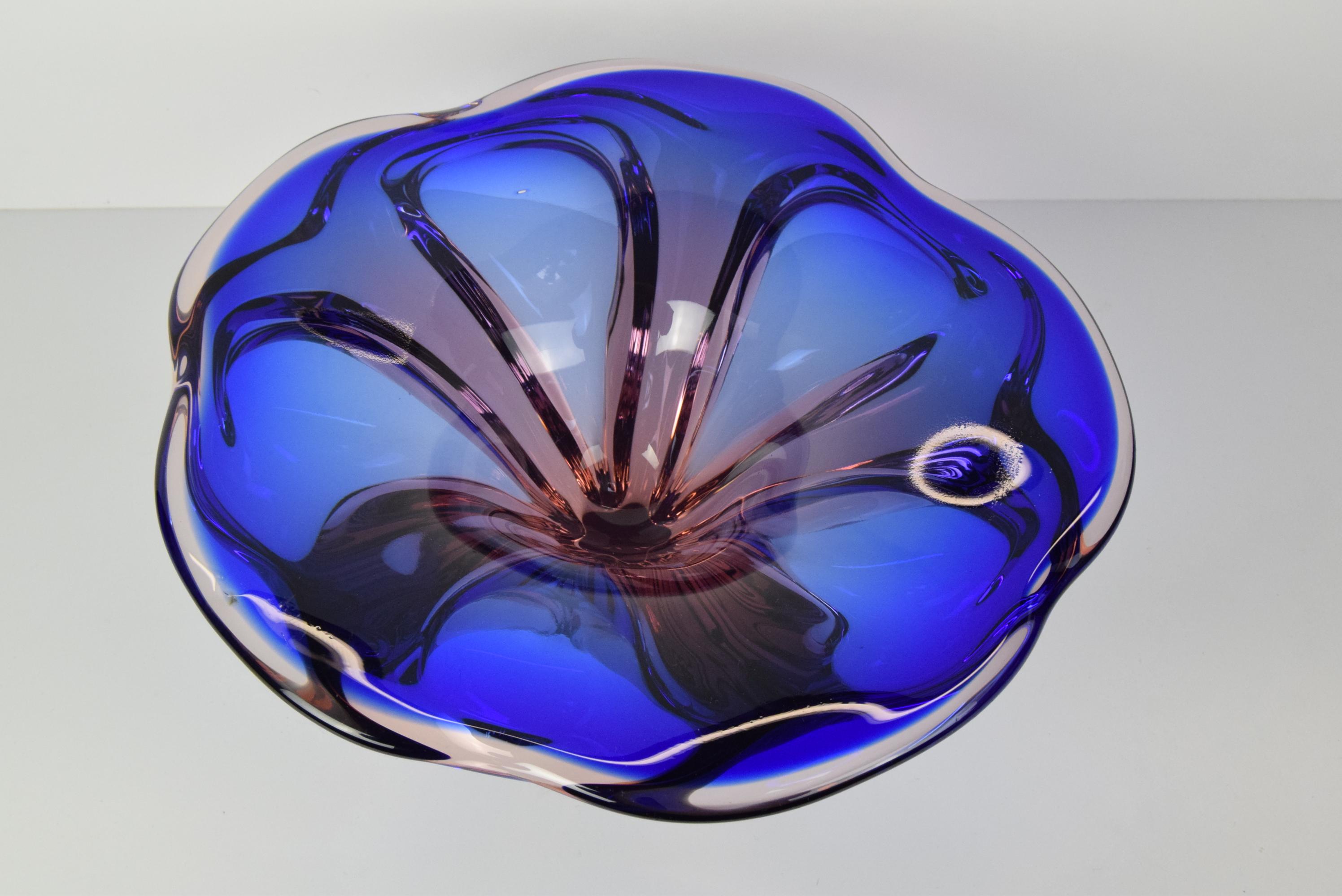 Mid-century Big Art Glass Bowl, design Josef Hospodka for Chribska, 1960's.  For Sale 5