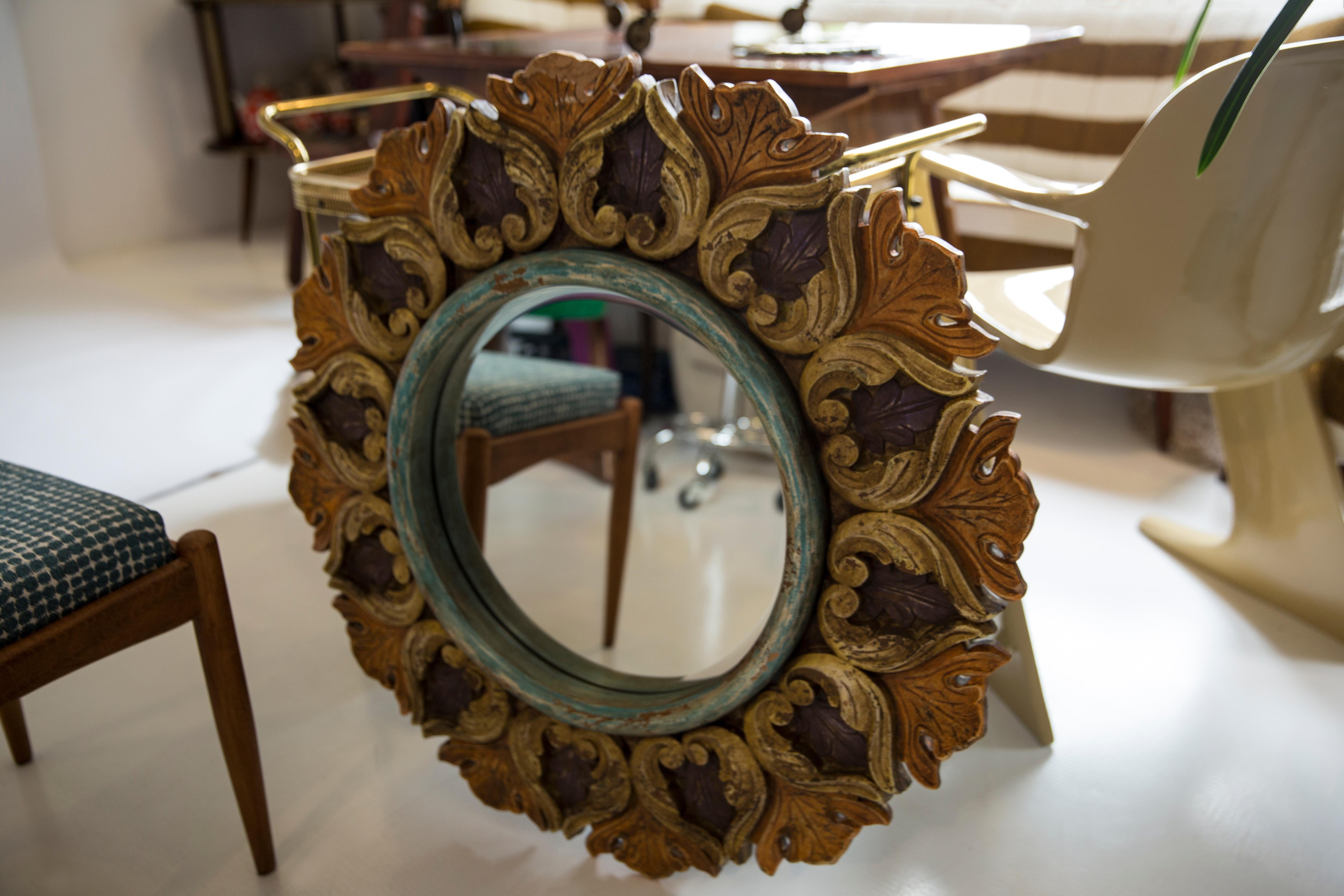 Großer dekorativer Blumen-Holz- Original-Glasspiegel aus der Mitte des Jahrhunderts, Italien, 1960er Jahre (20. Jahrhundert) im Angebot