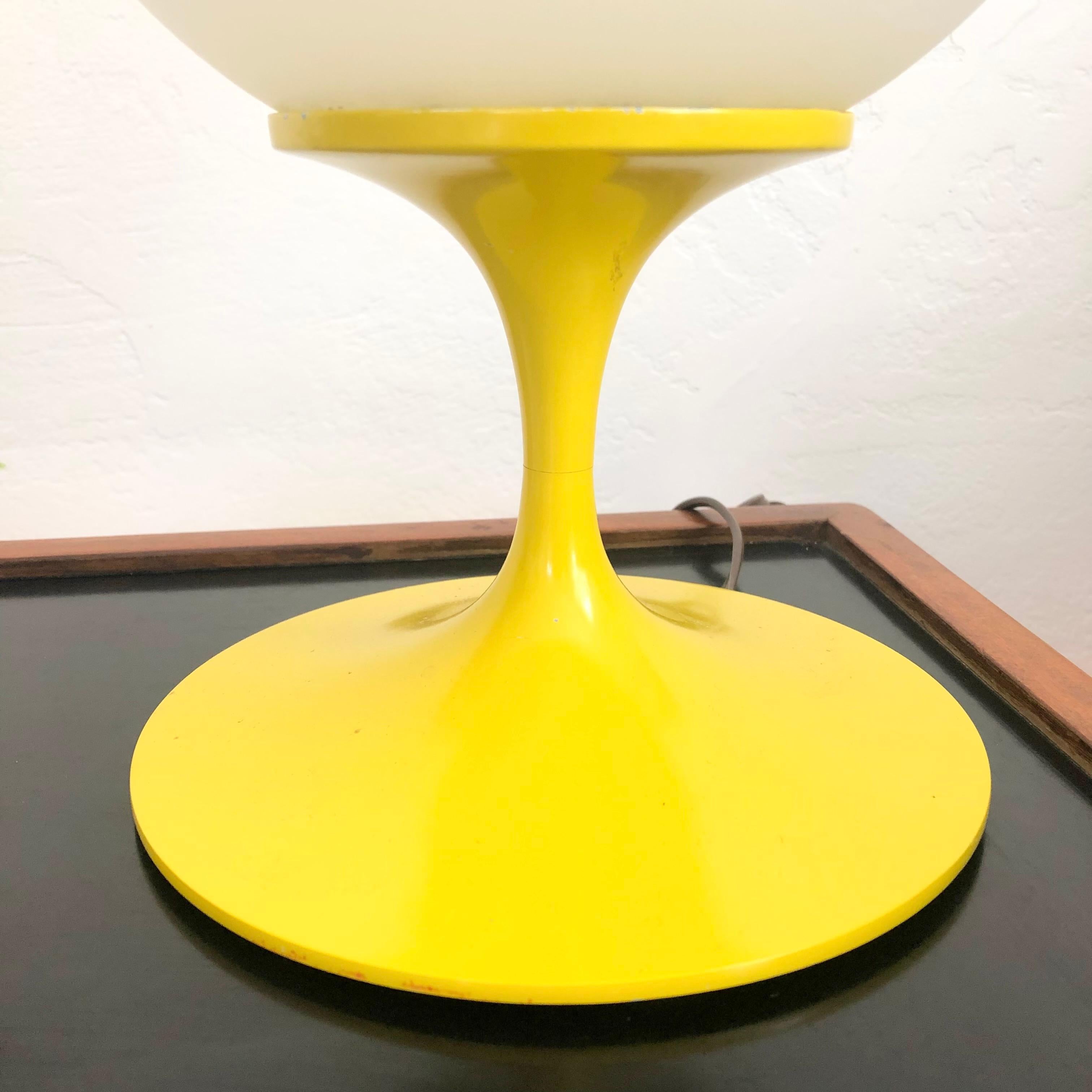 Mid Century Bill Curry Design Line Stemlite Globe Lamp In Good Condition In Vallejo, CA