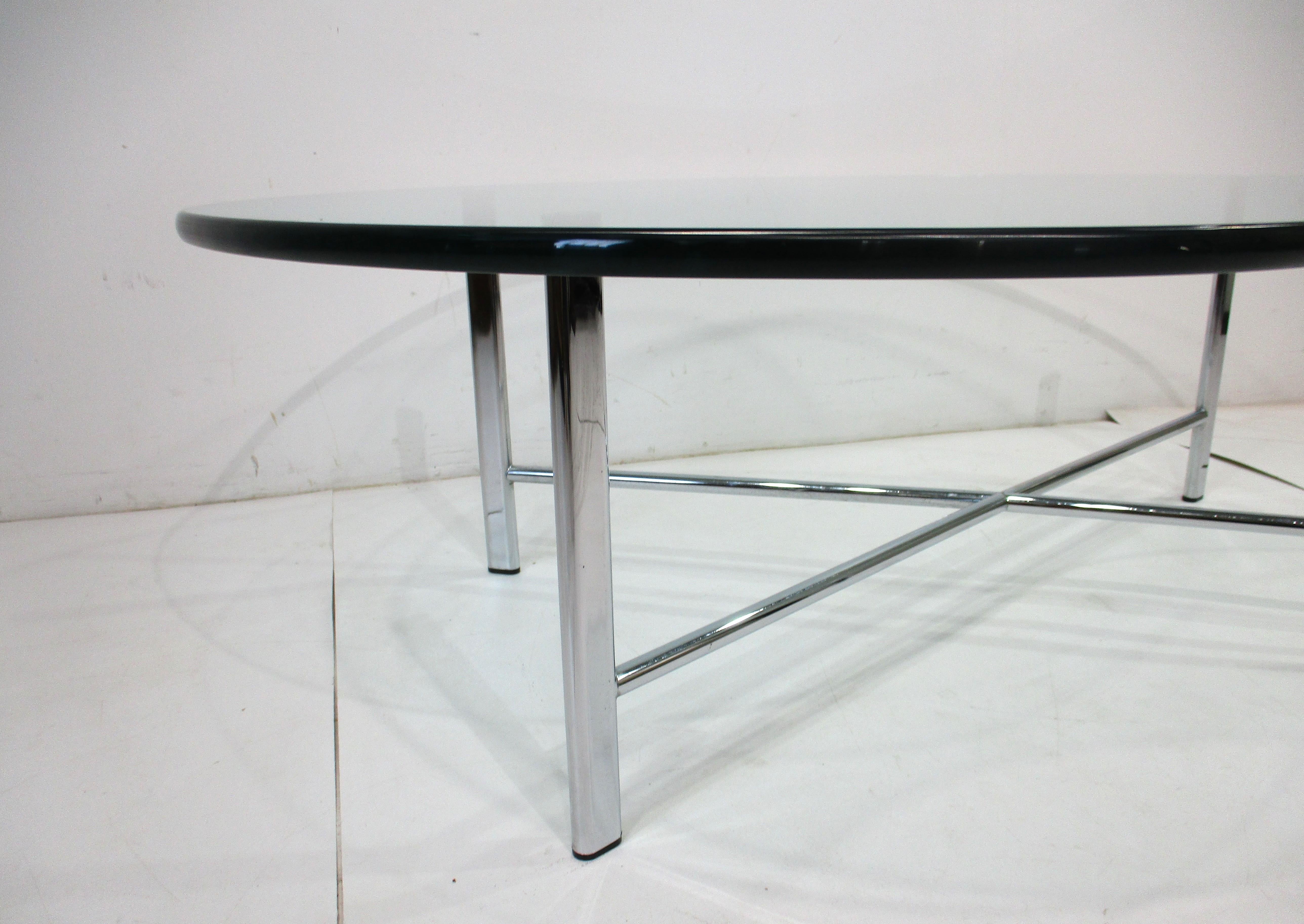 Mid Century Biomorphic Glass / Chrome Coffee Table in the style of Colombo In Good Condition In Cincinnati, OH