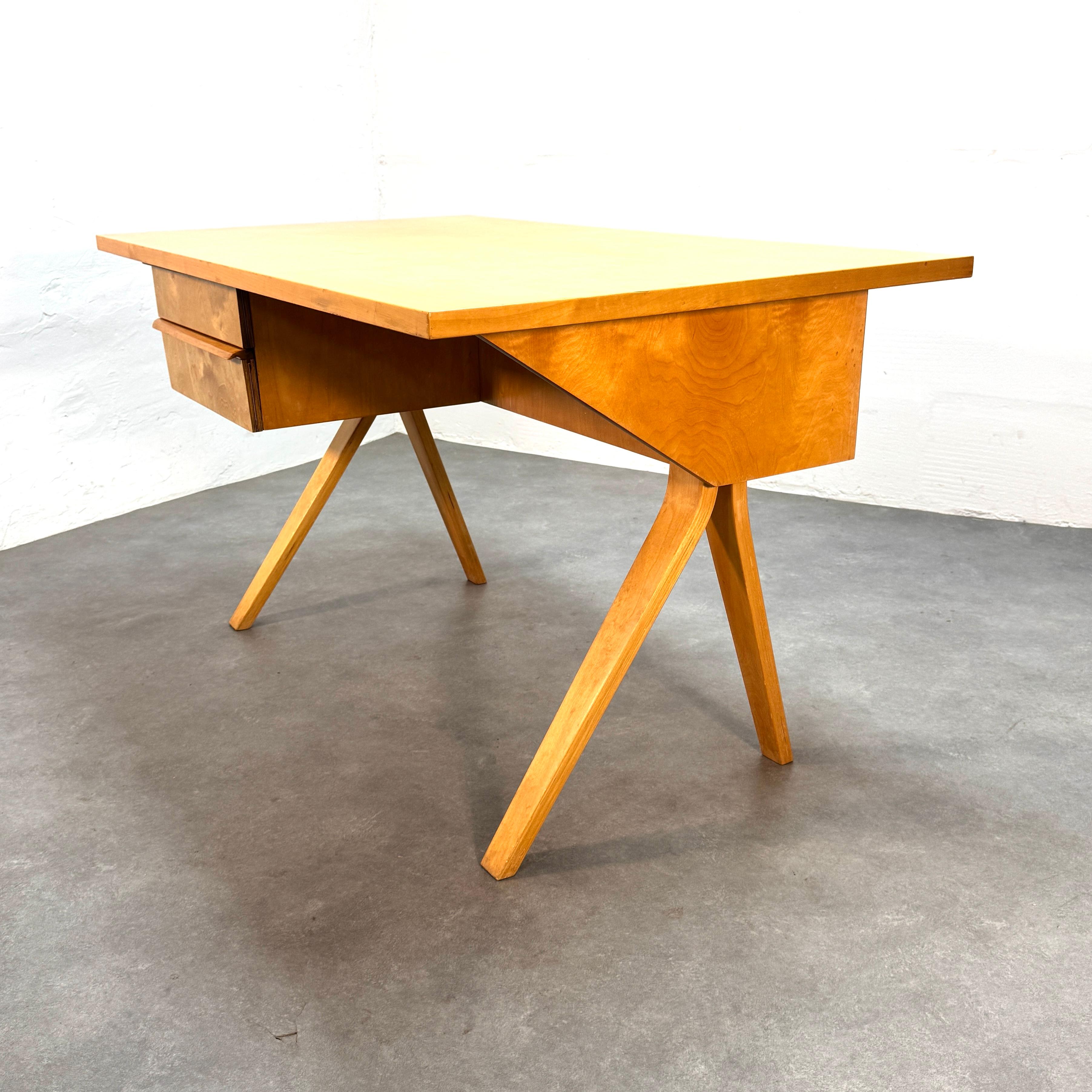 Mid-century birch desk by Cees Braakman for UMS Pastoe In Good Condition For Sale In CASTENRAY, NL
