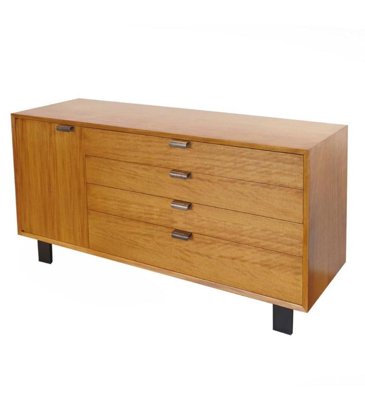 Mid-Century moderno Credenza con cassettiera in betulla del metà secolo di George Nelson Herman Miller in vendita