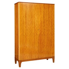 Armoire en bouleau du milieu du siècle dernier d'Oscar Nilsson Nordiska Kompaniet