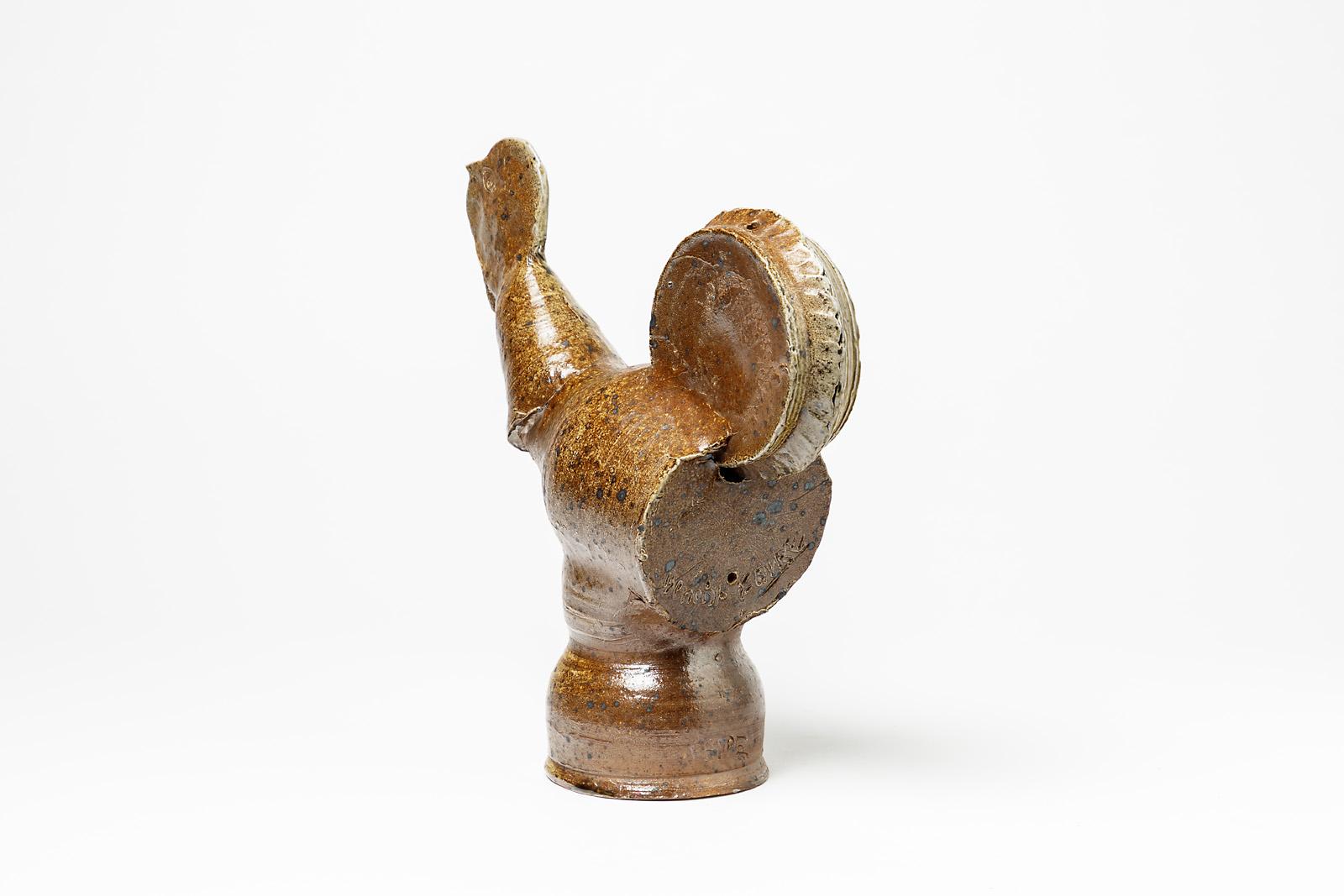 Vogel Steingut Keramik-Skulptur aus der Mitte des Jahrhunderts in brauner Keramikfarbe von B. Favre (Französisch) im Angebot