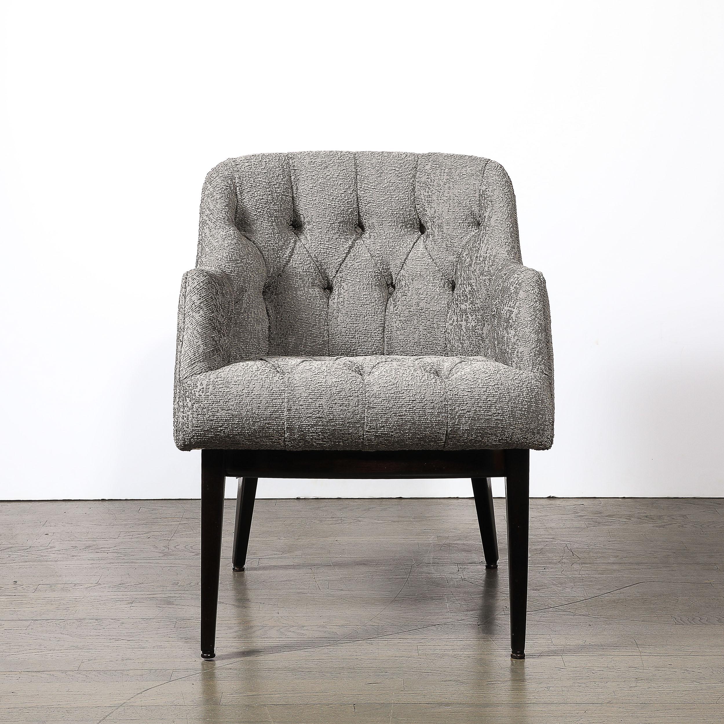 Mid-Century moderno Poltrone Club di metà secolo con inserti in biscuit in tessuto HOLLY HUNT e supporti in ebano in vendita