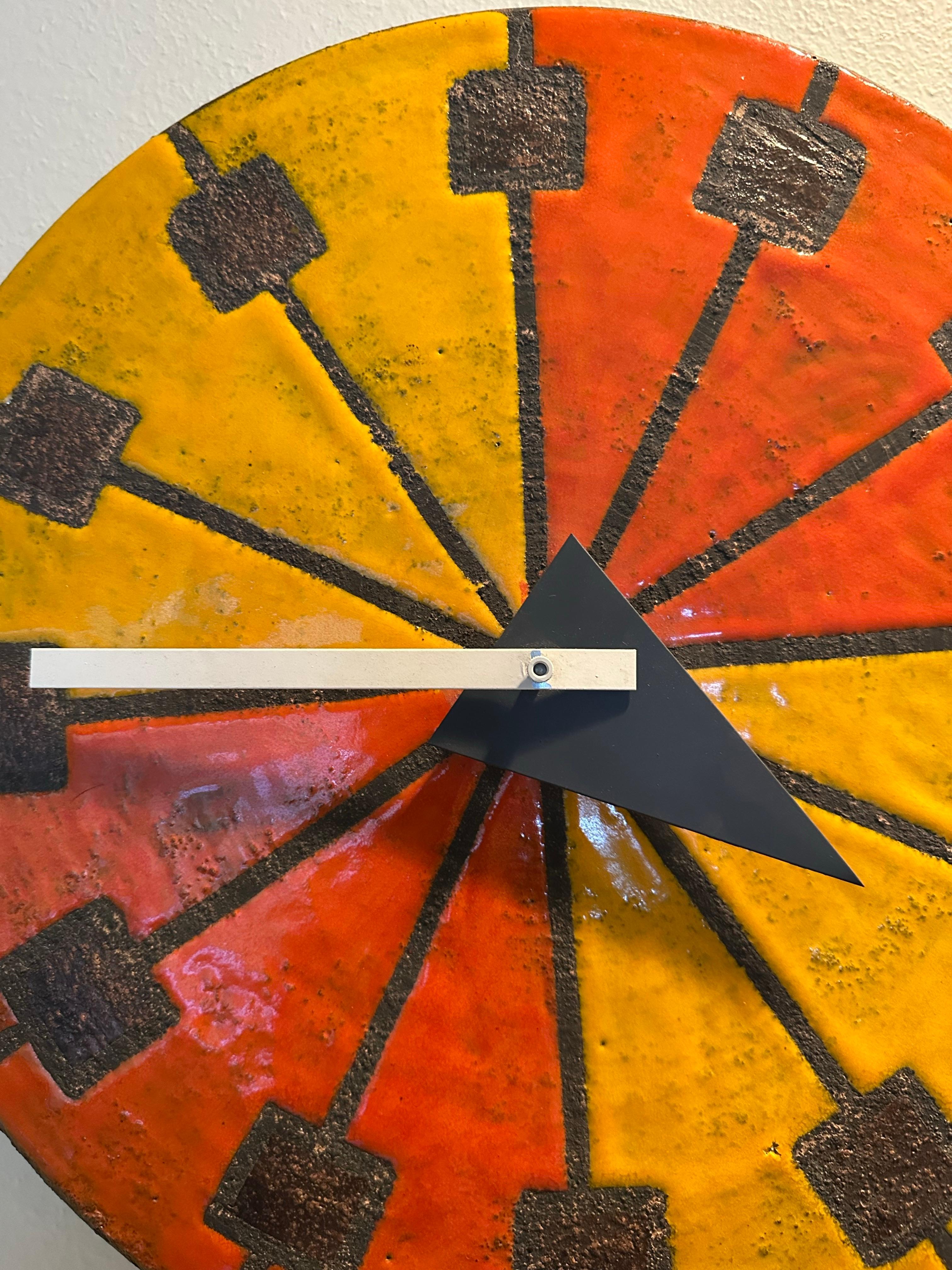Bitossi and George Nelson Meridian Collection Model 7542 wall clock produced by Howard Miller. Italian ceramic clock designed by Aldo Londi and hands designed by George Nelson, and distributed by Howard Miller. Retains original hands, mechanism,