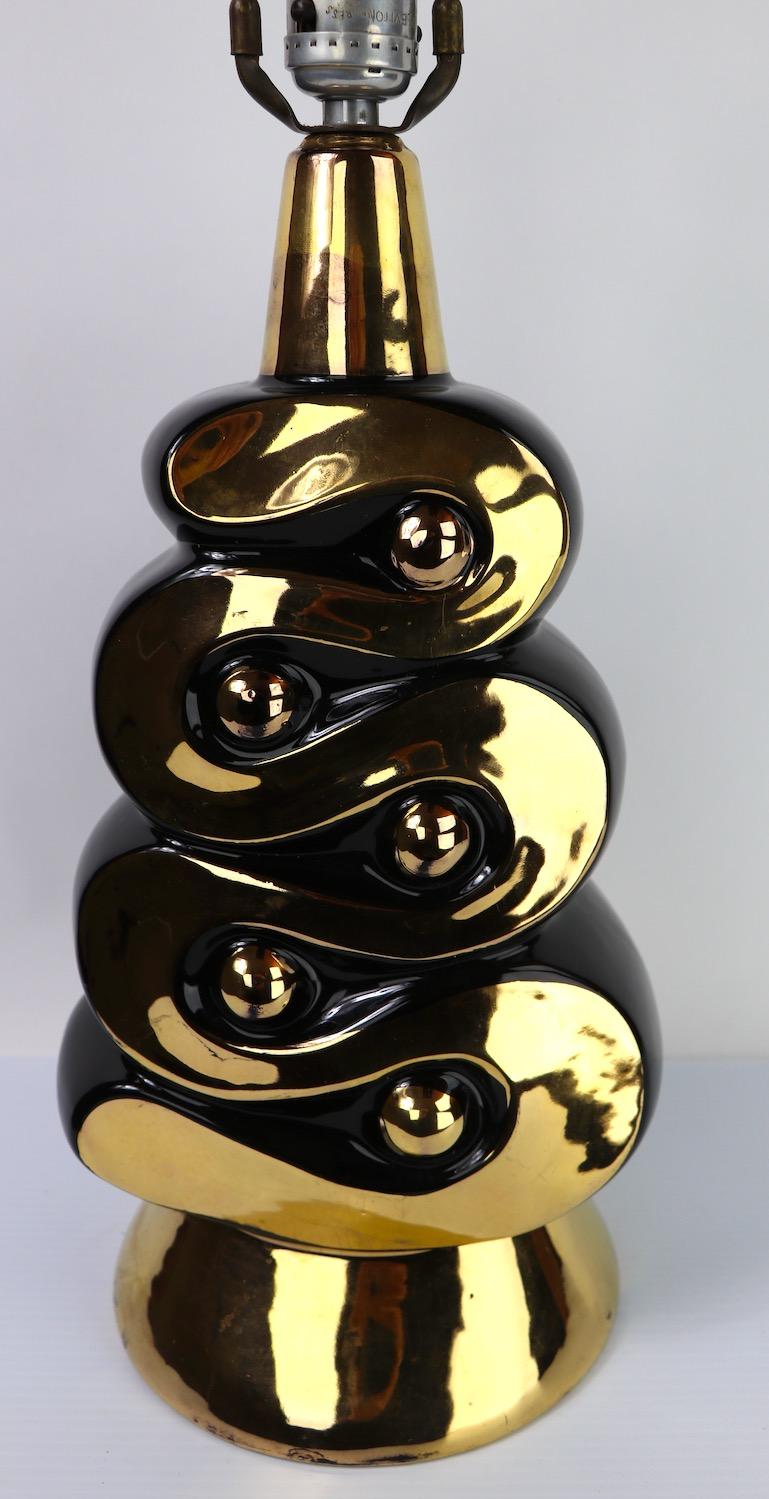 Mid Century Black and Gold Ceramic Table Lamp In Good Condition For Sale In New York, NY