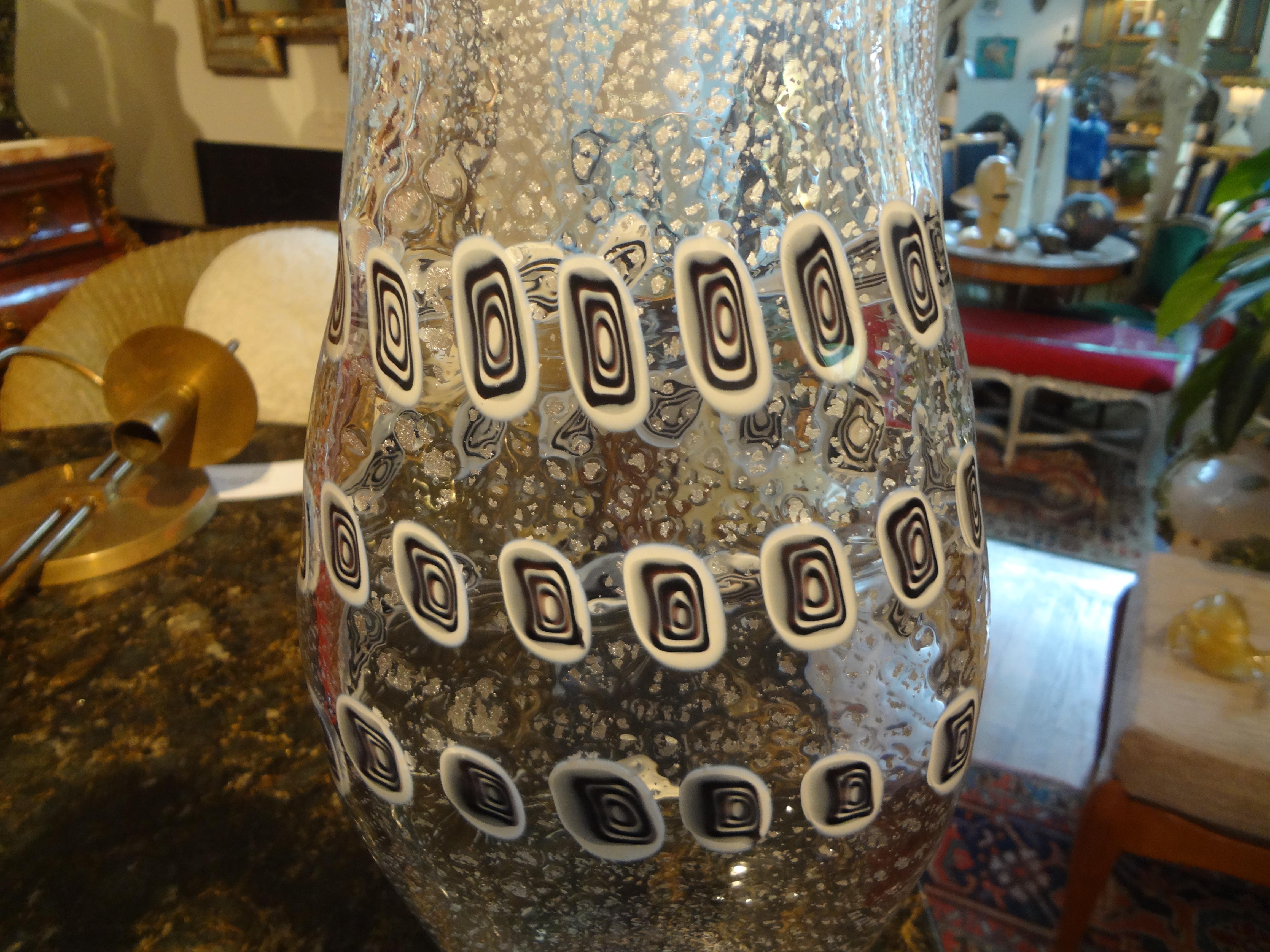 Vase aus schwarzem und weißem Muranoglas von Formentello aus der Mitte des Jahrhunderts (Italienisch) im Angebot