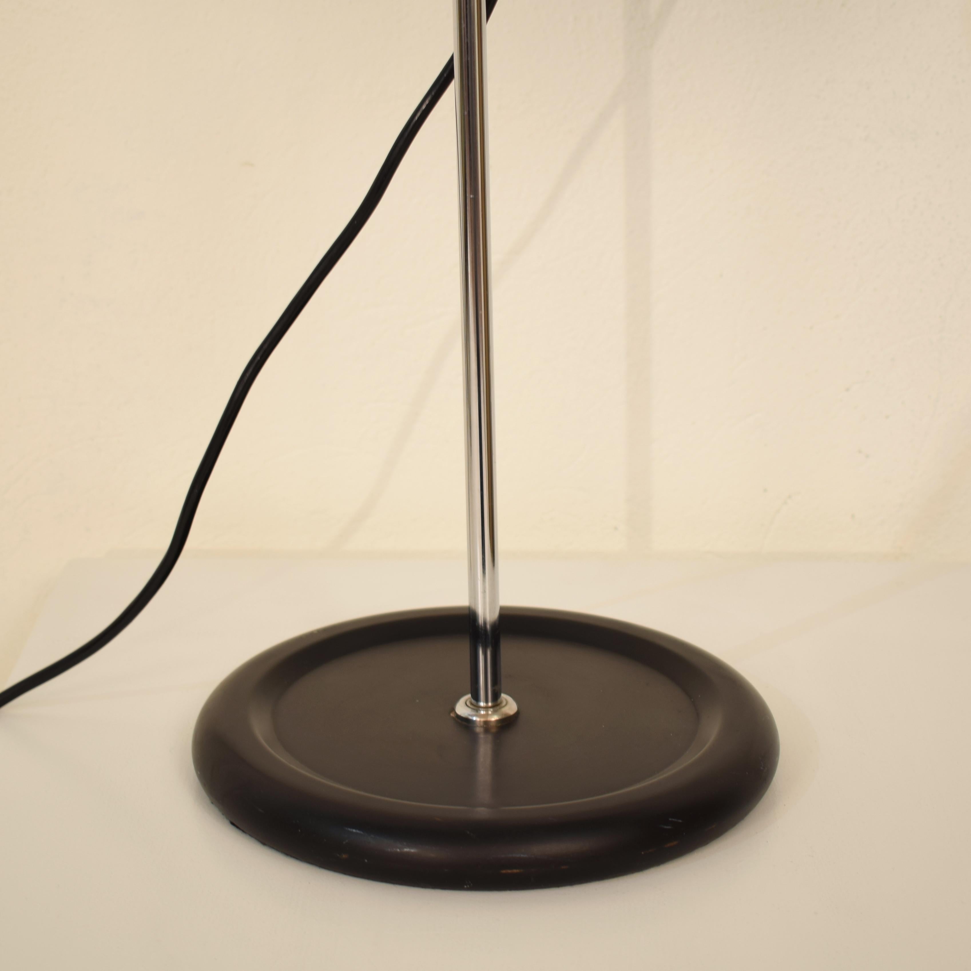 Midcentury Black and White Table Lamp Model Libellula by Harvey Guzzini, 1970s For Sale 5