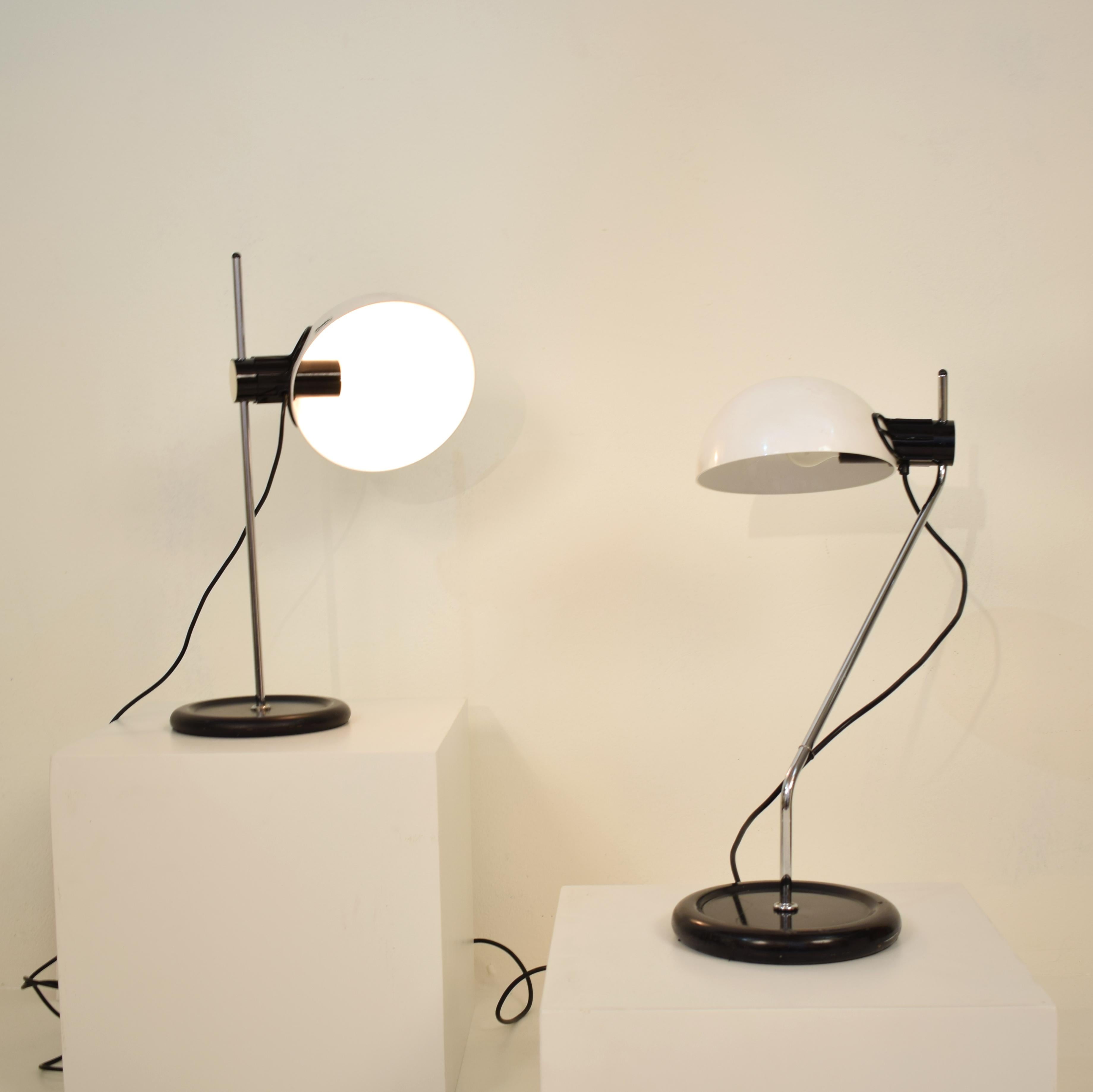 Schwarz-weiße Tischlampe aus der Mitte des Jahrhunderts, Modell Libellula von Harvey Guzzini, 1970er Jahre im Angebot 8