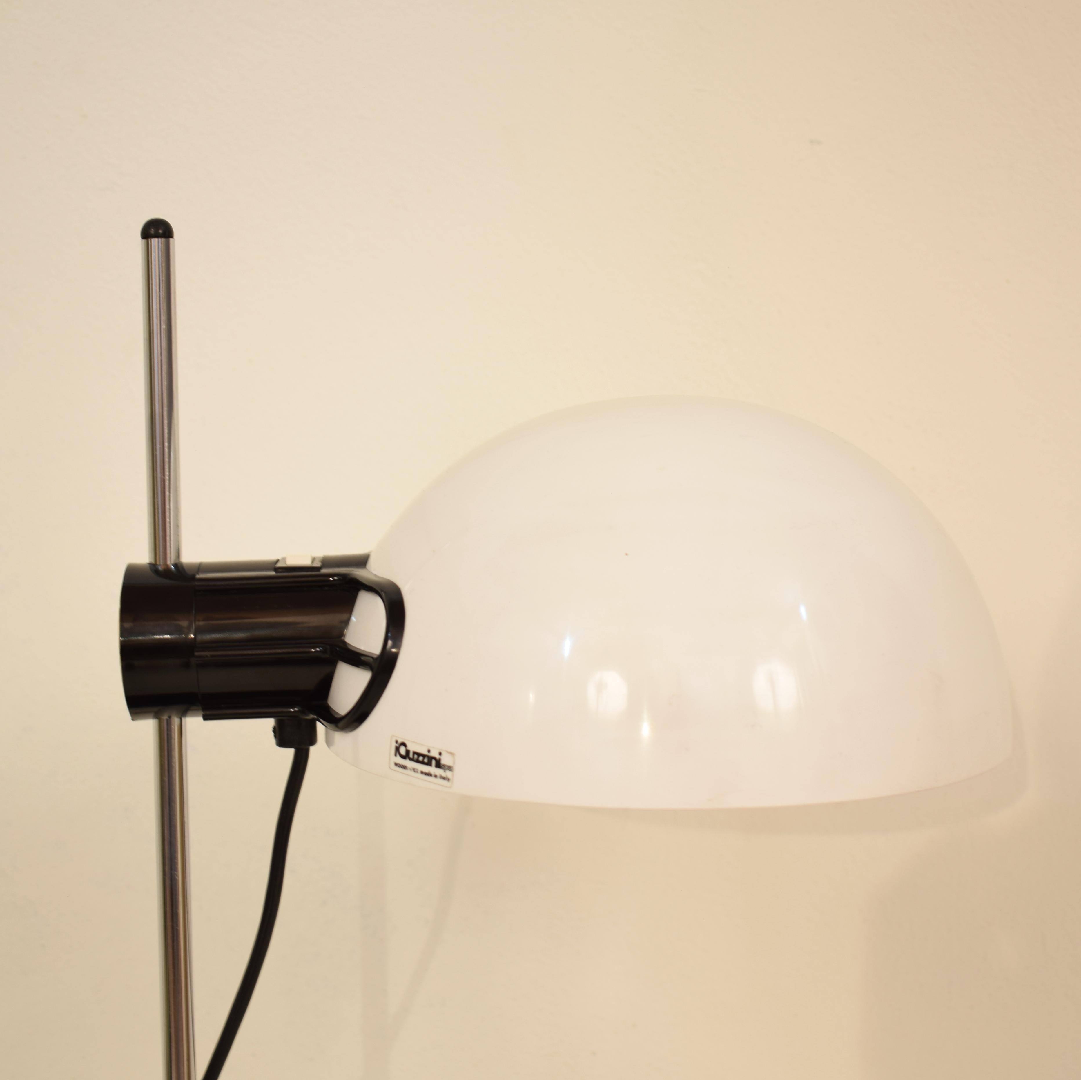 This midcentury black and white table lamp by Harvey Guzzini from 1970s is made in metal and methacrylate diffuser. The name of the Model is Libellula 
It is adjustable in height.
Great original condition.
There is an other one from this Serie in