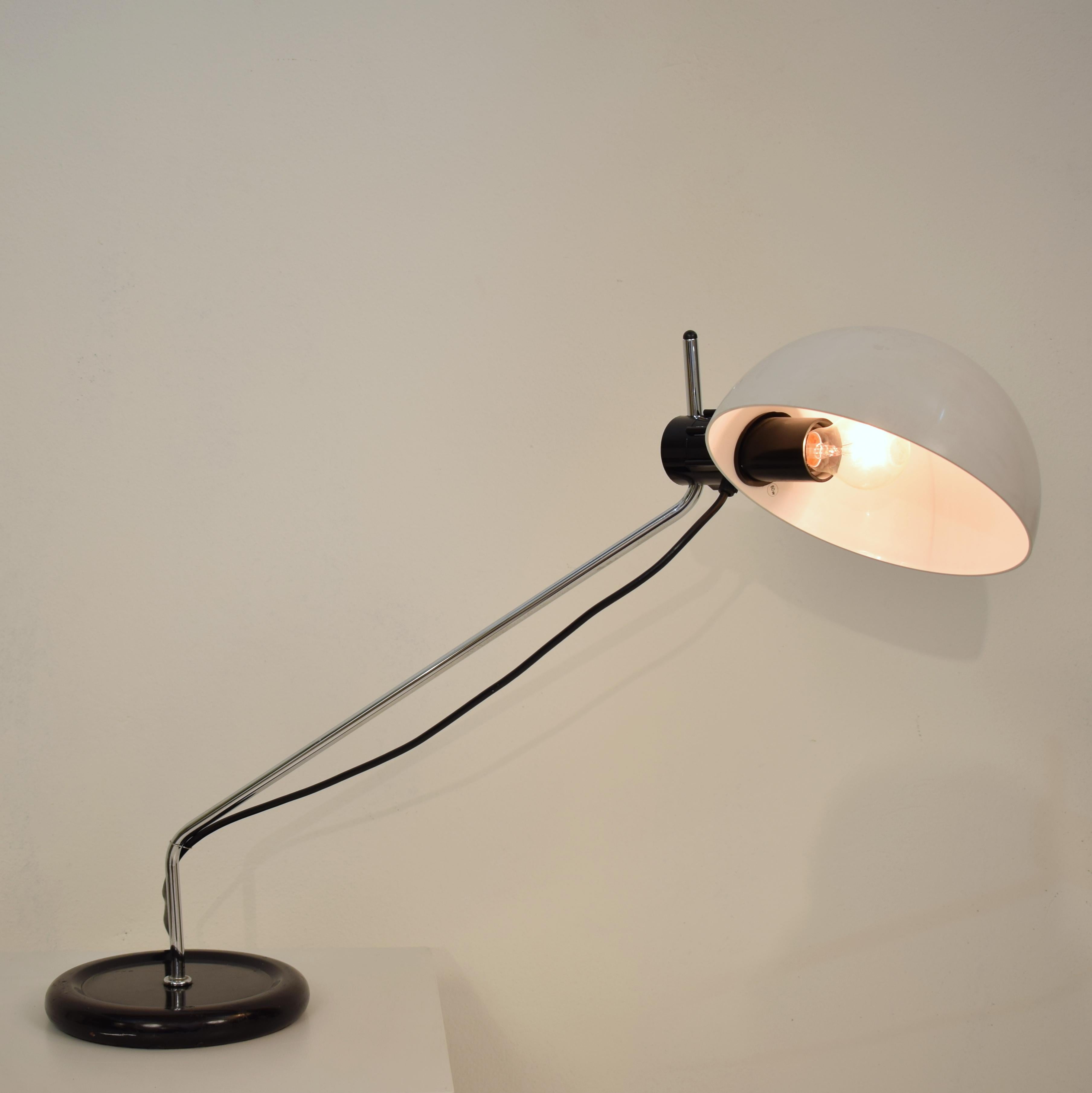 Italian Midcentury Black and White Table Lamp Model Libellula by Harvey Guzzini, 1970s For Sale