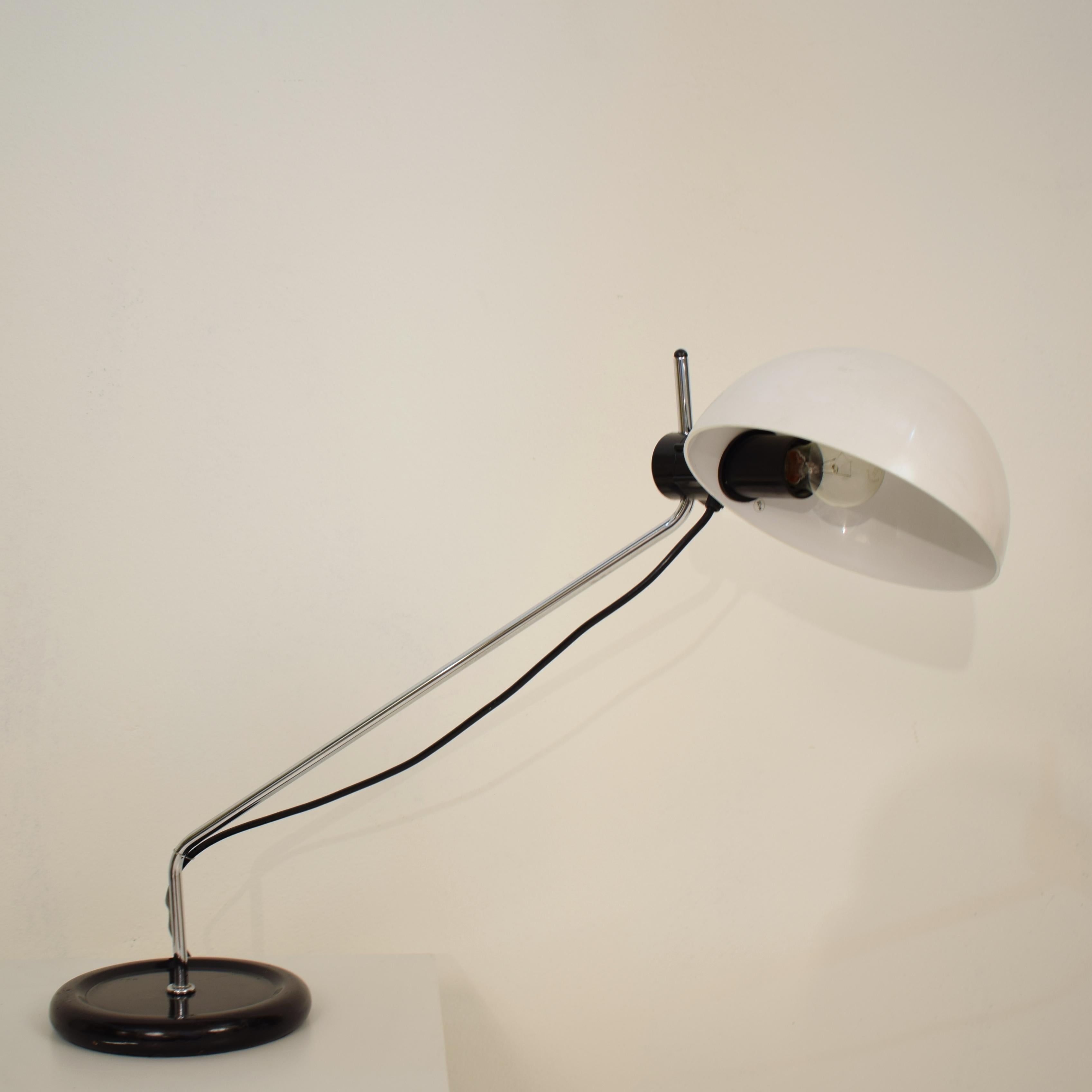 Metal Midcentury Black and White Table Lamp Model Libellula by Harvey Guzzini, 1970s For Sale