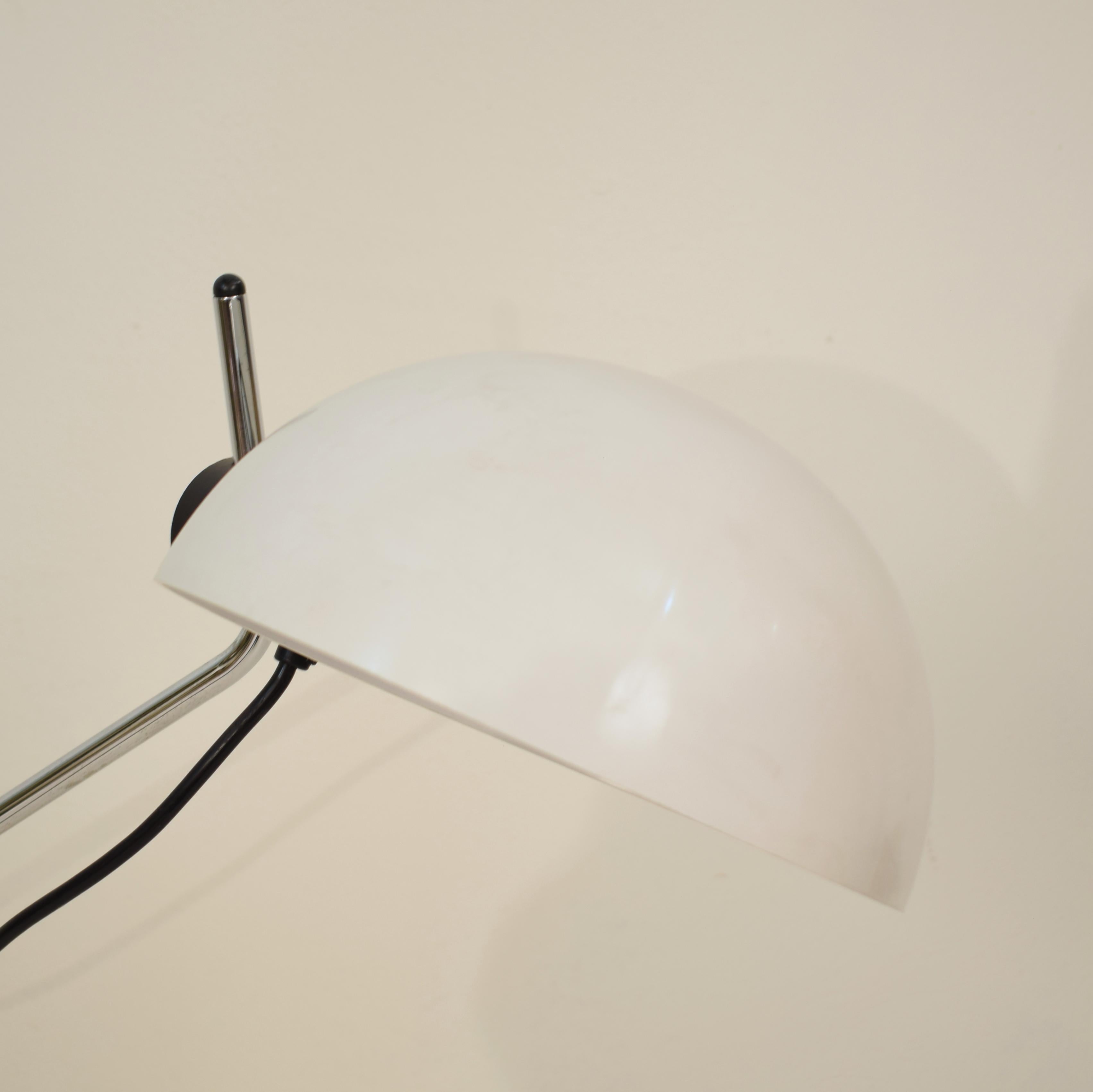 Midcentury Black and White Table Lamp Model Libellula by Harvey Guzzini, 1970s For Sale 1