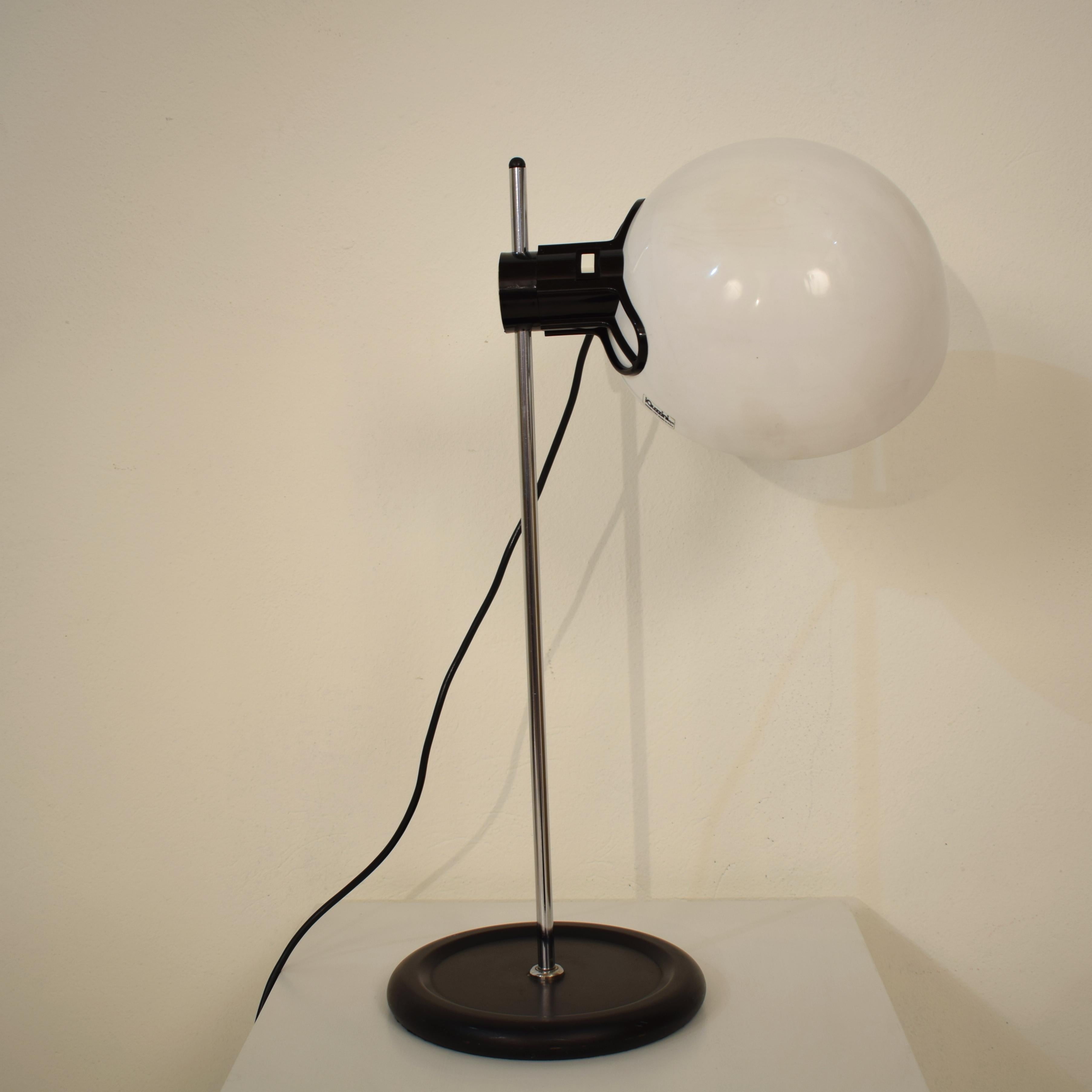 Midcentury Black and White Table Lamp Model Libellula by Harvey Guzzini, 1970s For Sale 2