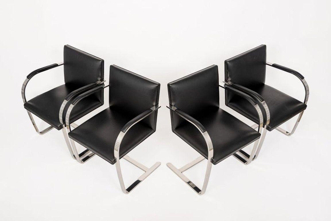 Mid-Century Modern Chaises Brno noires du milieu du siècle par Mies van der Rohe pour Knoll Ensemble de 4 en vente