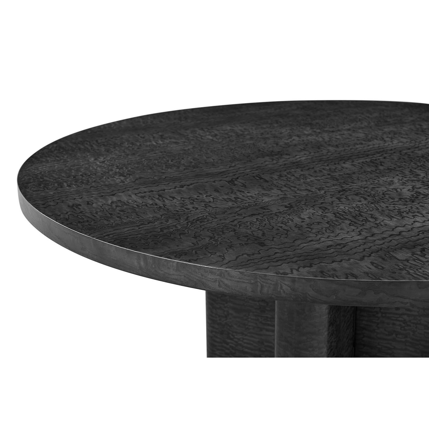 Bois Table de salle à manger ronde en loupe noire du milieu du siècle en vente