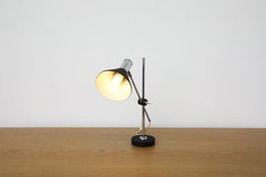 Schwarz emailliertes Metall und Chrom Herda Tischlampe aus der Mitte des Jahrhunderts