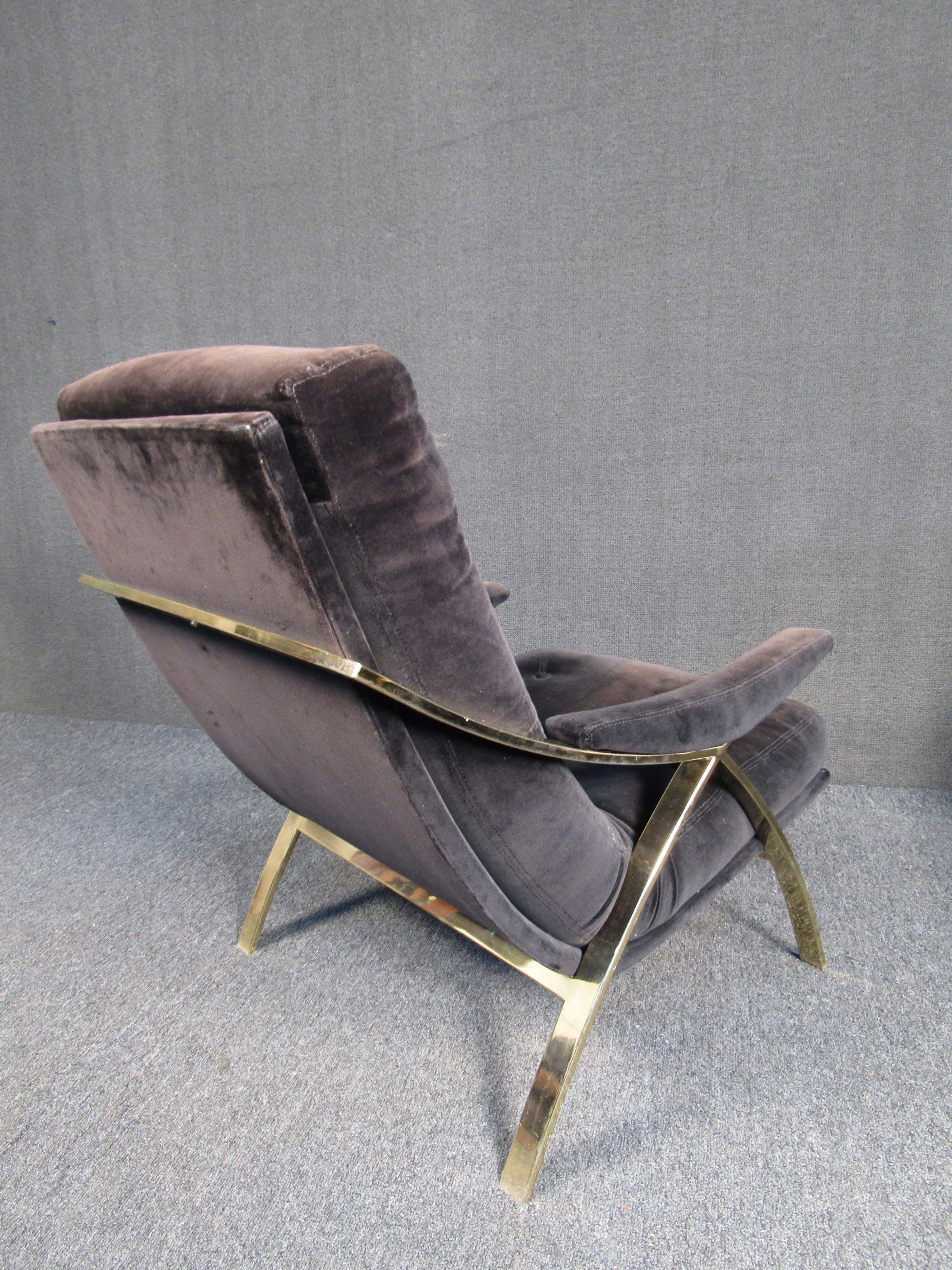 Mid-Century Black Fabric Lounge Chairs  For Sale 4