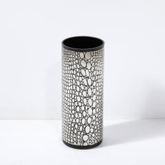 Vaso in vetro nero di metà secolo con motivo a coccodrillo sovrapposto in argento sterling