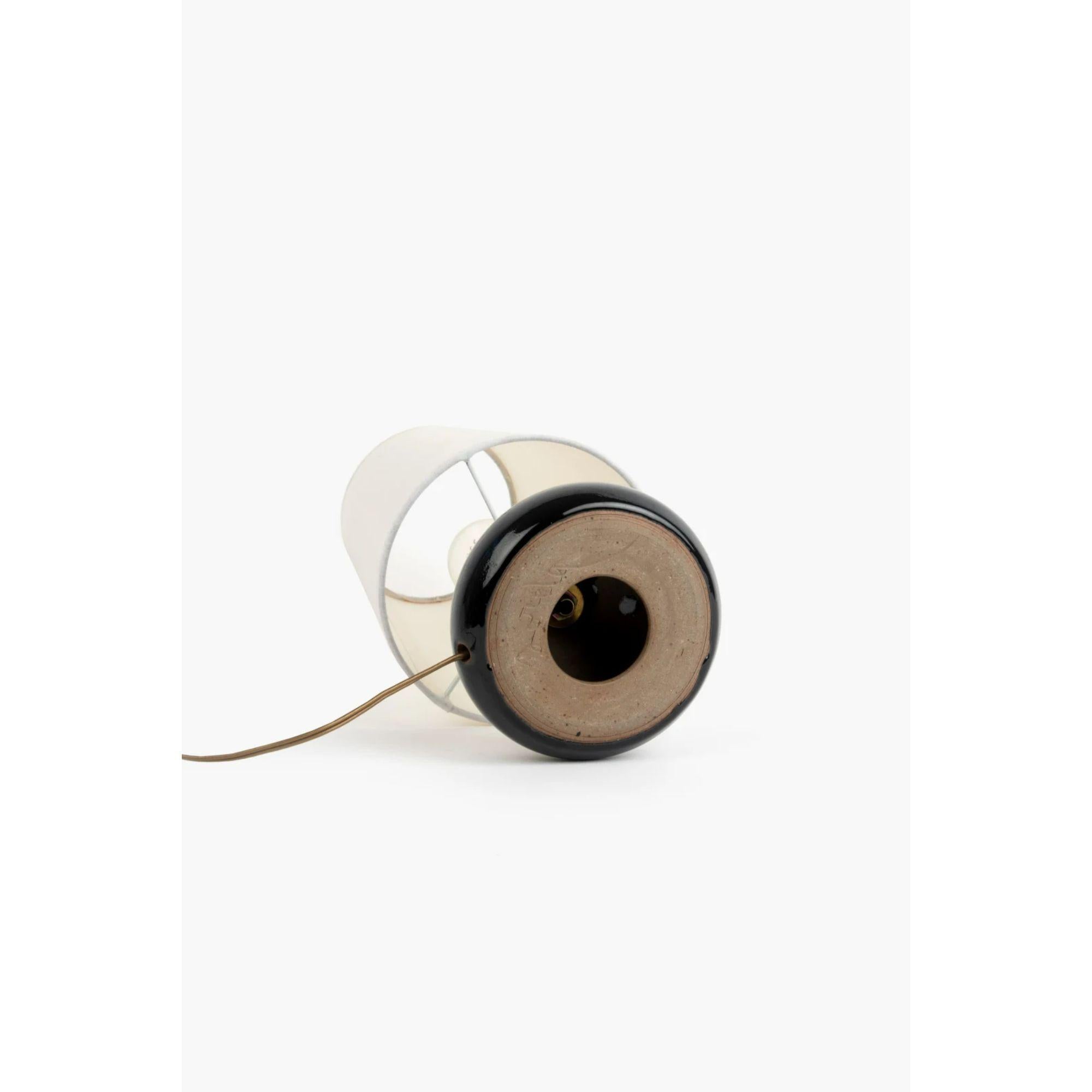 Français Lampe en poterie d'art française émaillée noire du milieu du siècle dernier en vente