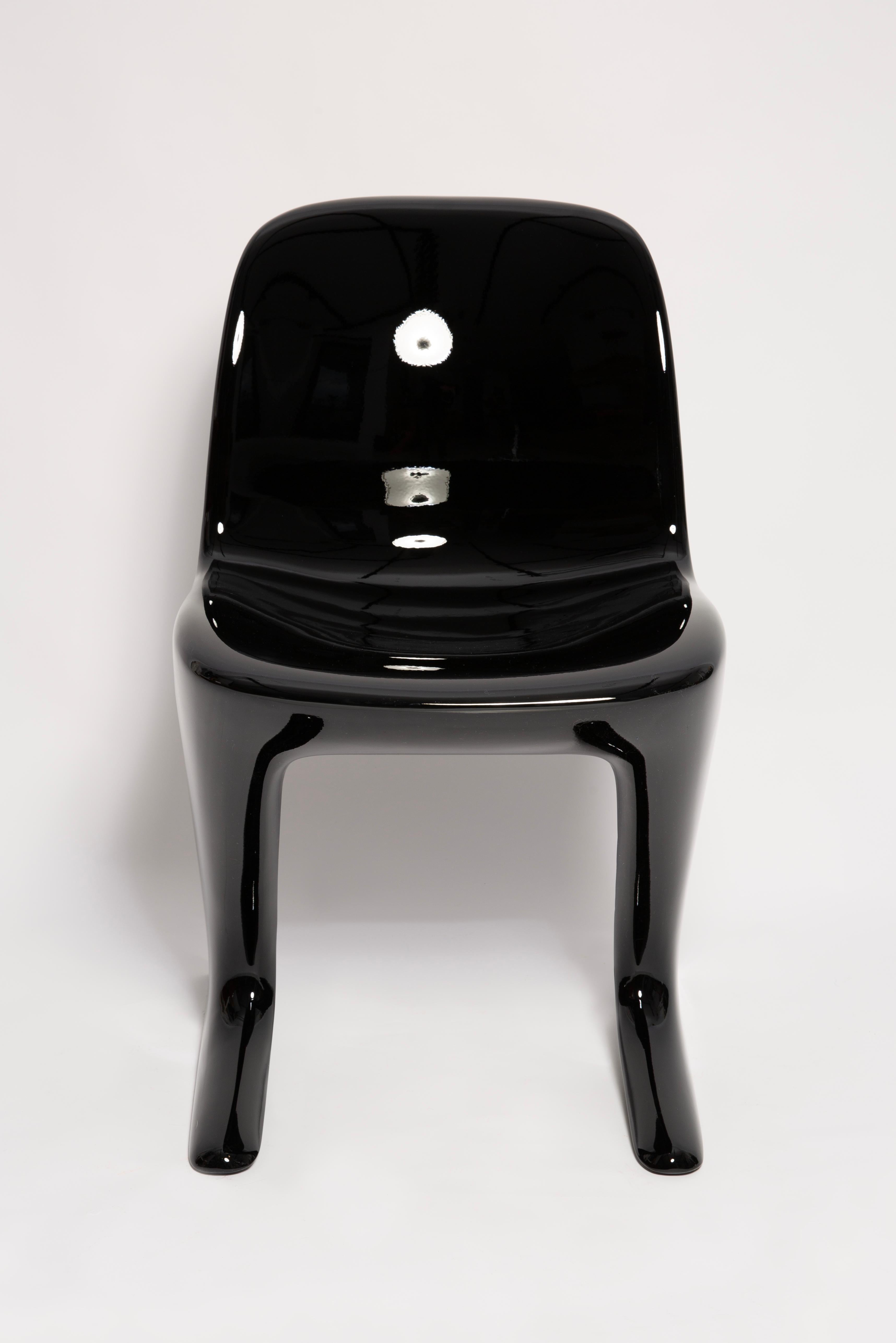 Tedesco Sedia canguro nera lucida di metà secolo disegnata da Ernst Moeckl, Germania, anni '60 in vendita