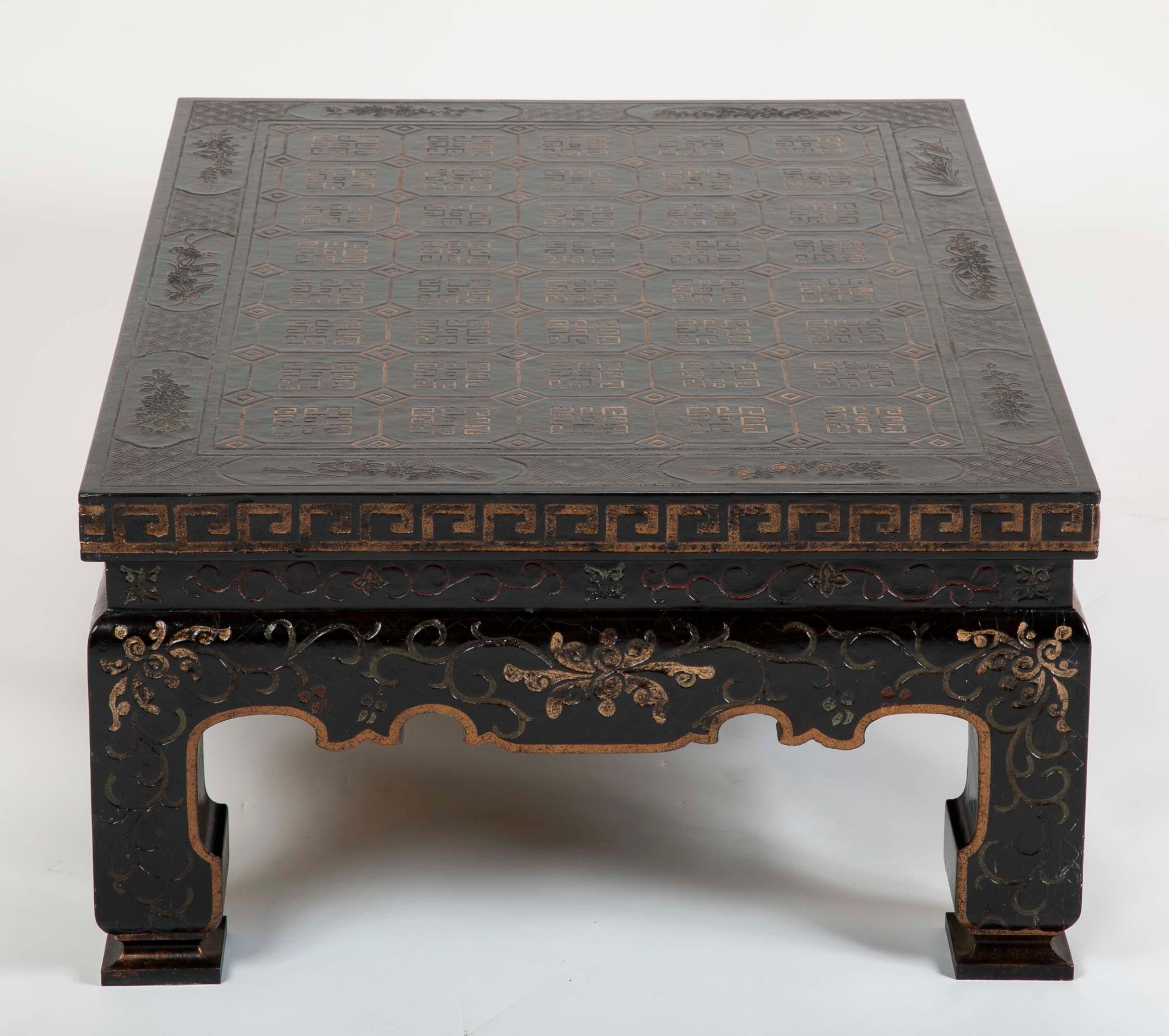 Midcentury Black Lacquer and Gilt Coffee Table with Chinoiserie Decoration 6