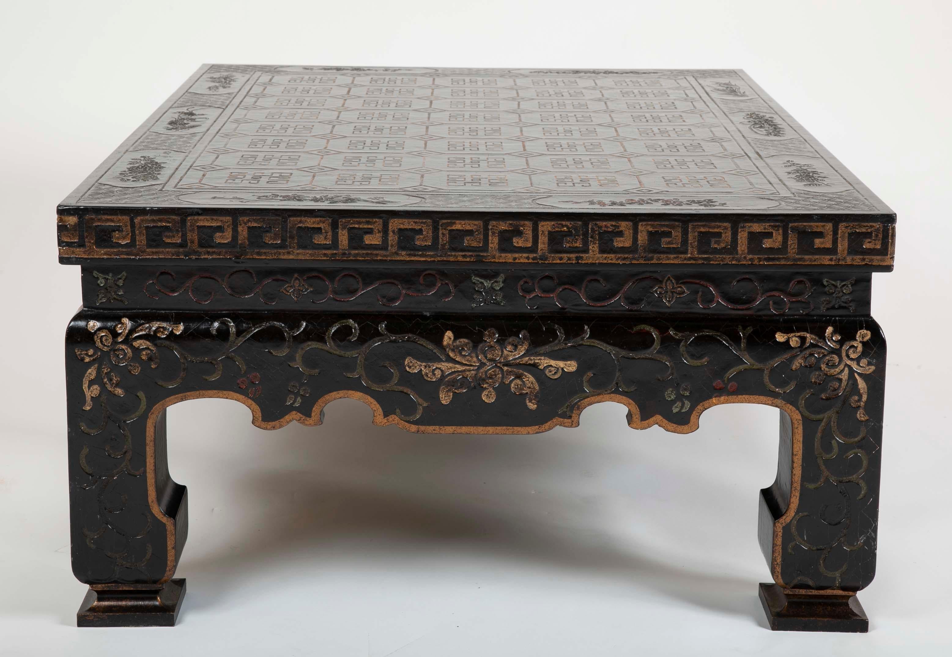 Midcentury Black Lacquer and Gilt Coffee Table with Chinoiserie Decoration 7