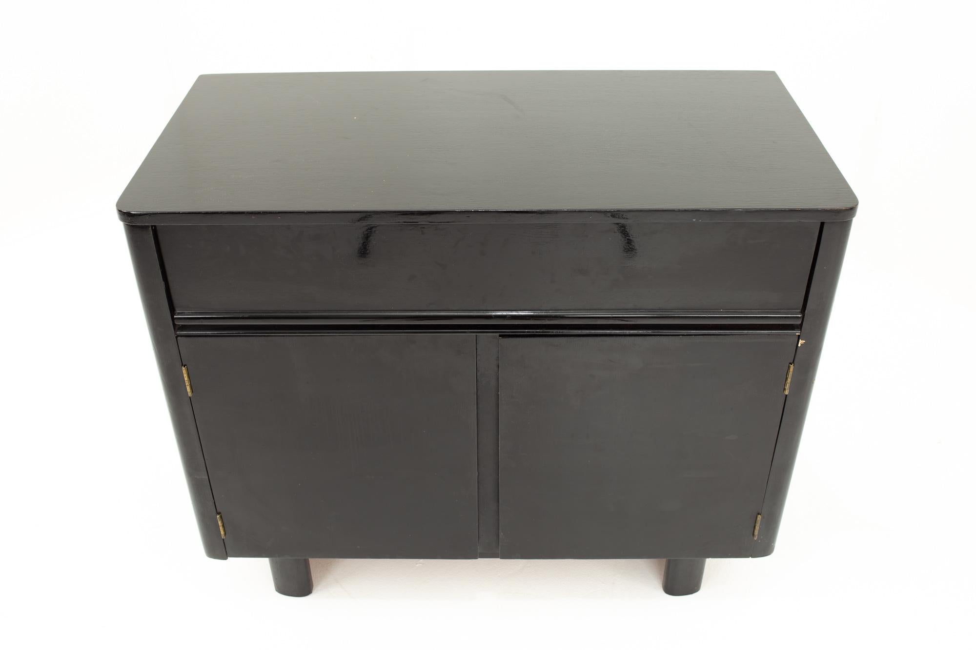 Mid Century Black Lacquer Cabinet In Good Condition In Countryside, IL