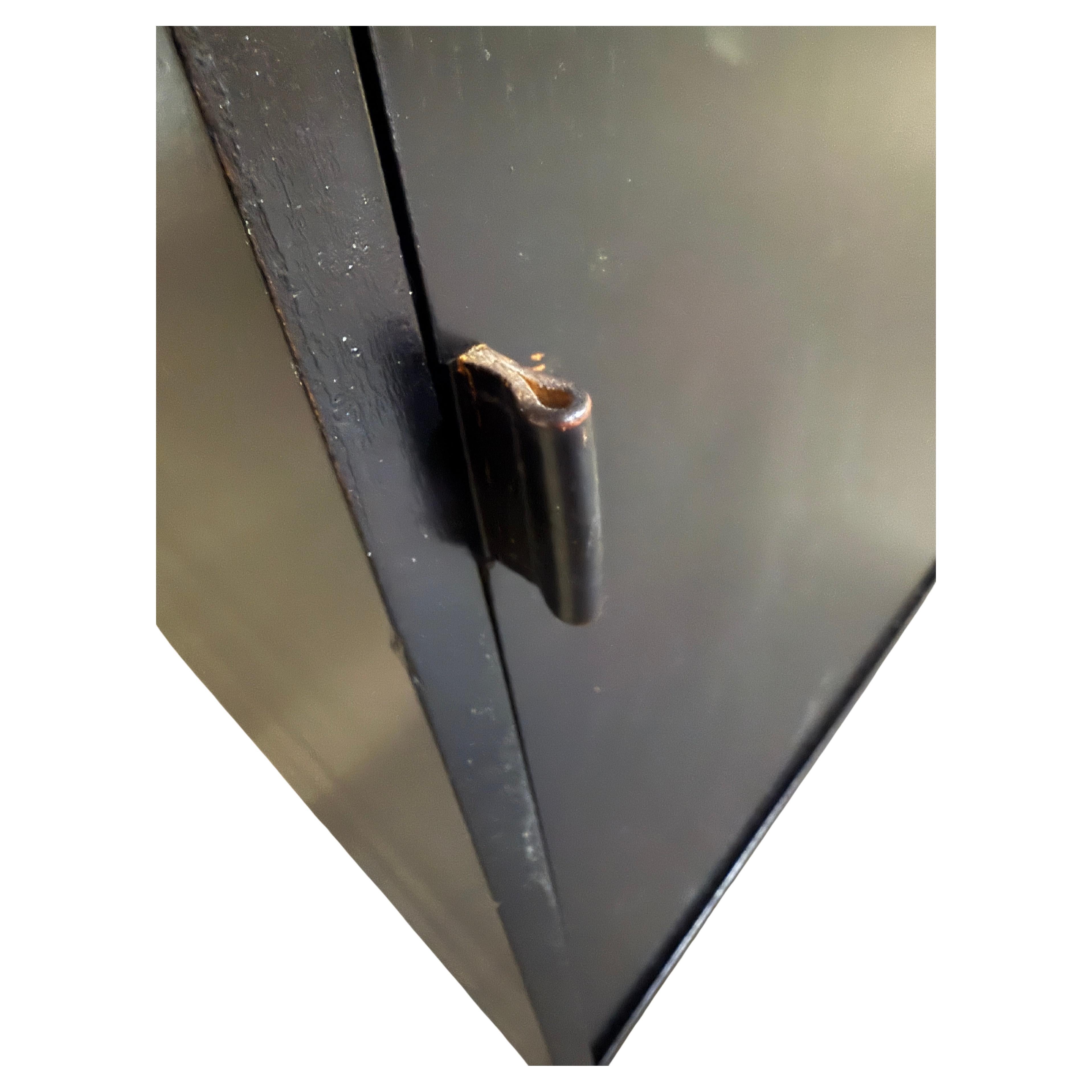 Travail du bois Mid century Black Lacquer Florence Knoll office Cabinet Credenza leather pulls