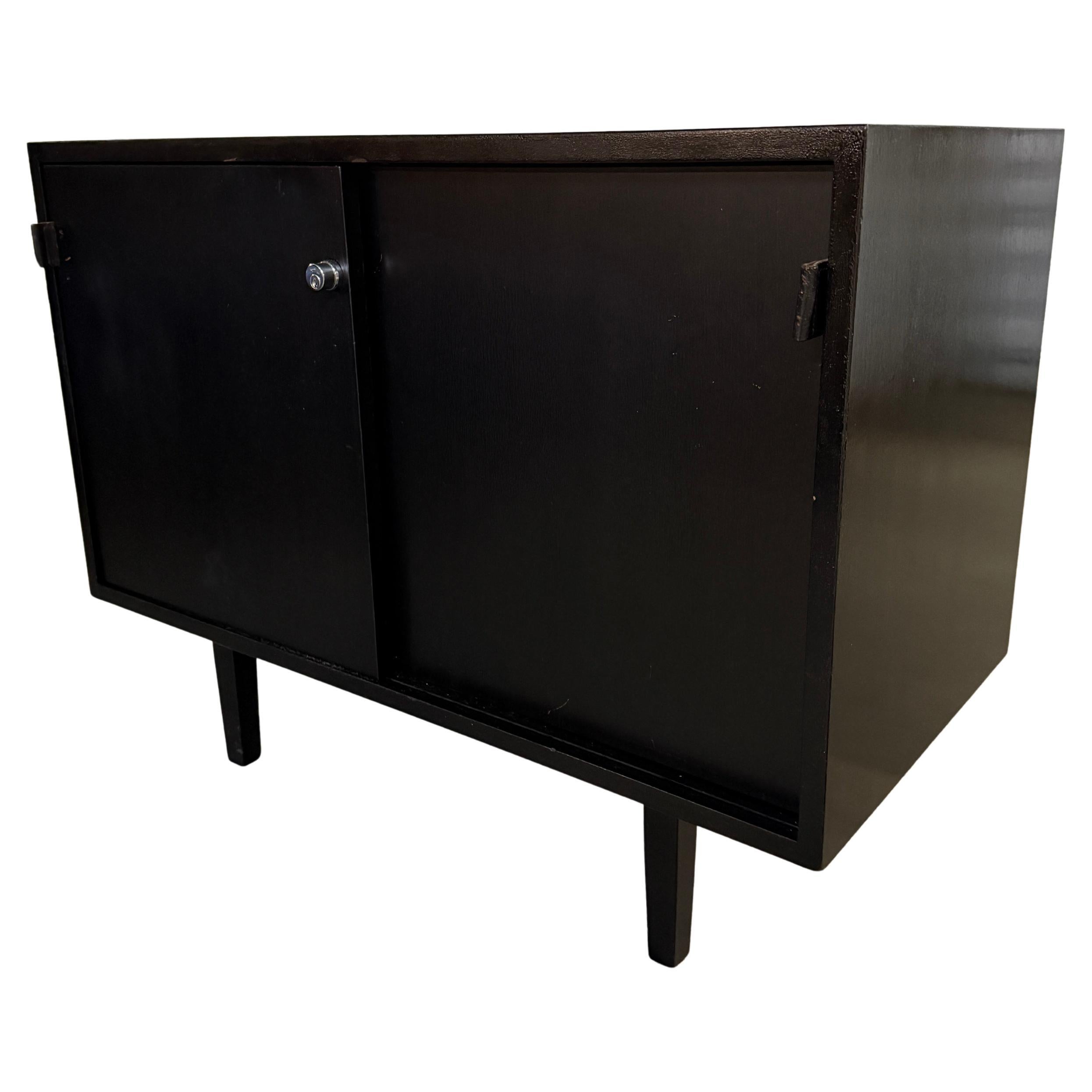 Mid century Black Lacquer Florence Knoll office Cabinet Credenza leather pulls Bon état à BROOKLYN, NY