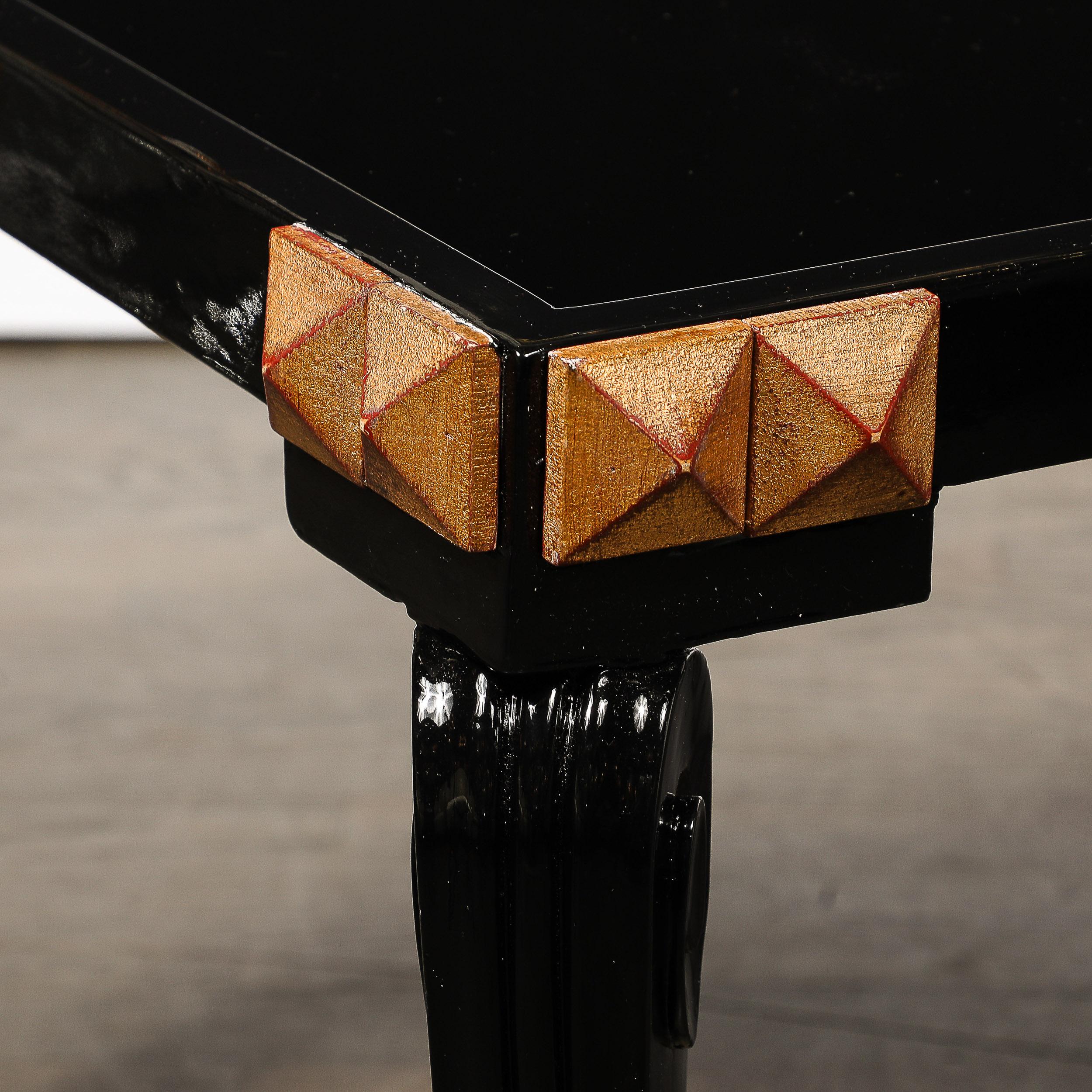 Table de cocktail du milieu du siècle dernier en laque noire, bois doré et laiton avec plateau en Vitrolite en vente 6