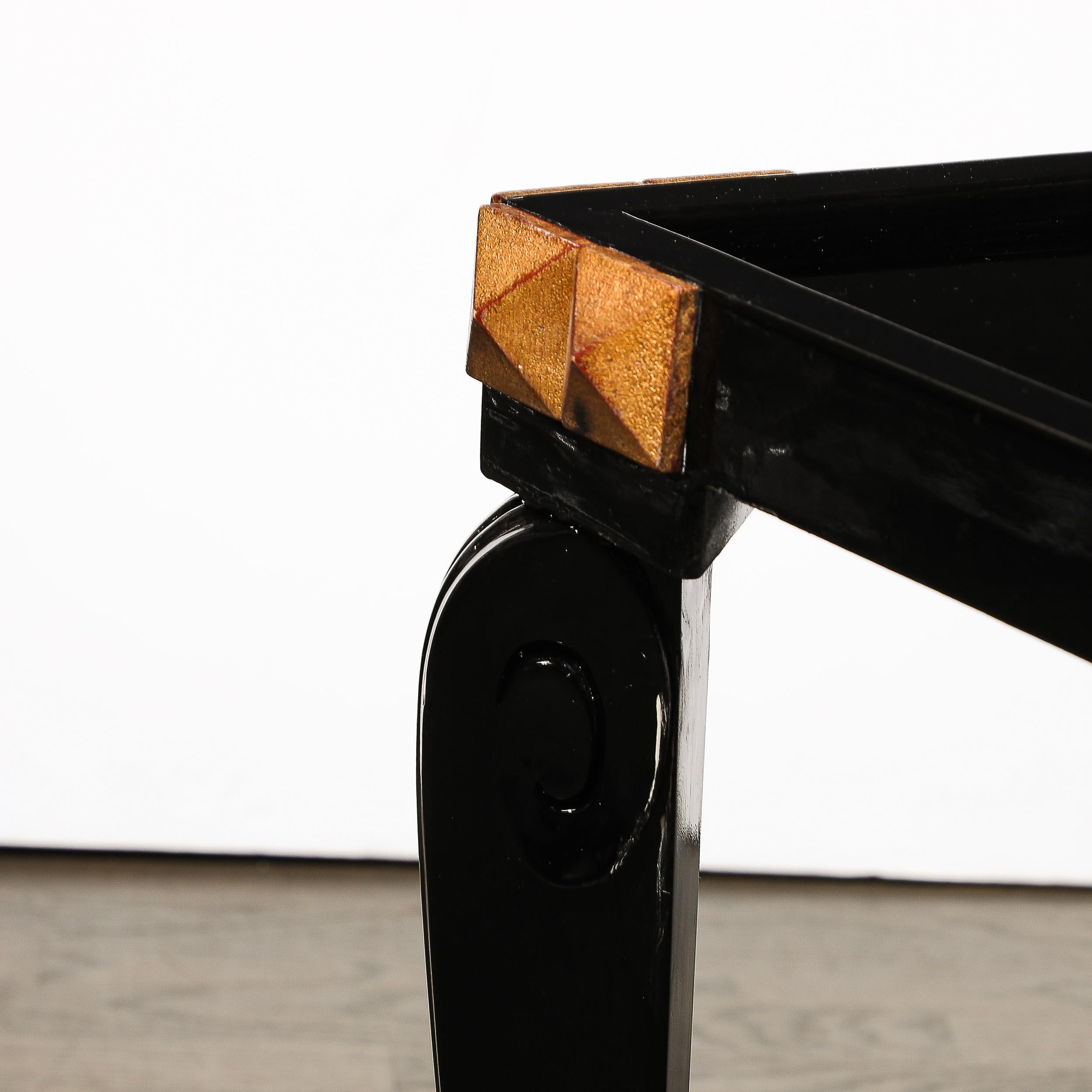 Table de cocktail du milieu du siècle dernier en laque noire, bois doré et laiton avec plateau en Vitrolite en vente 7