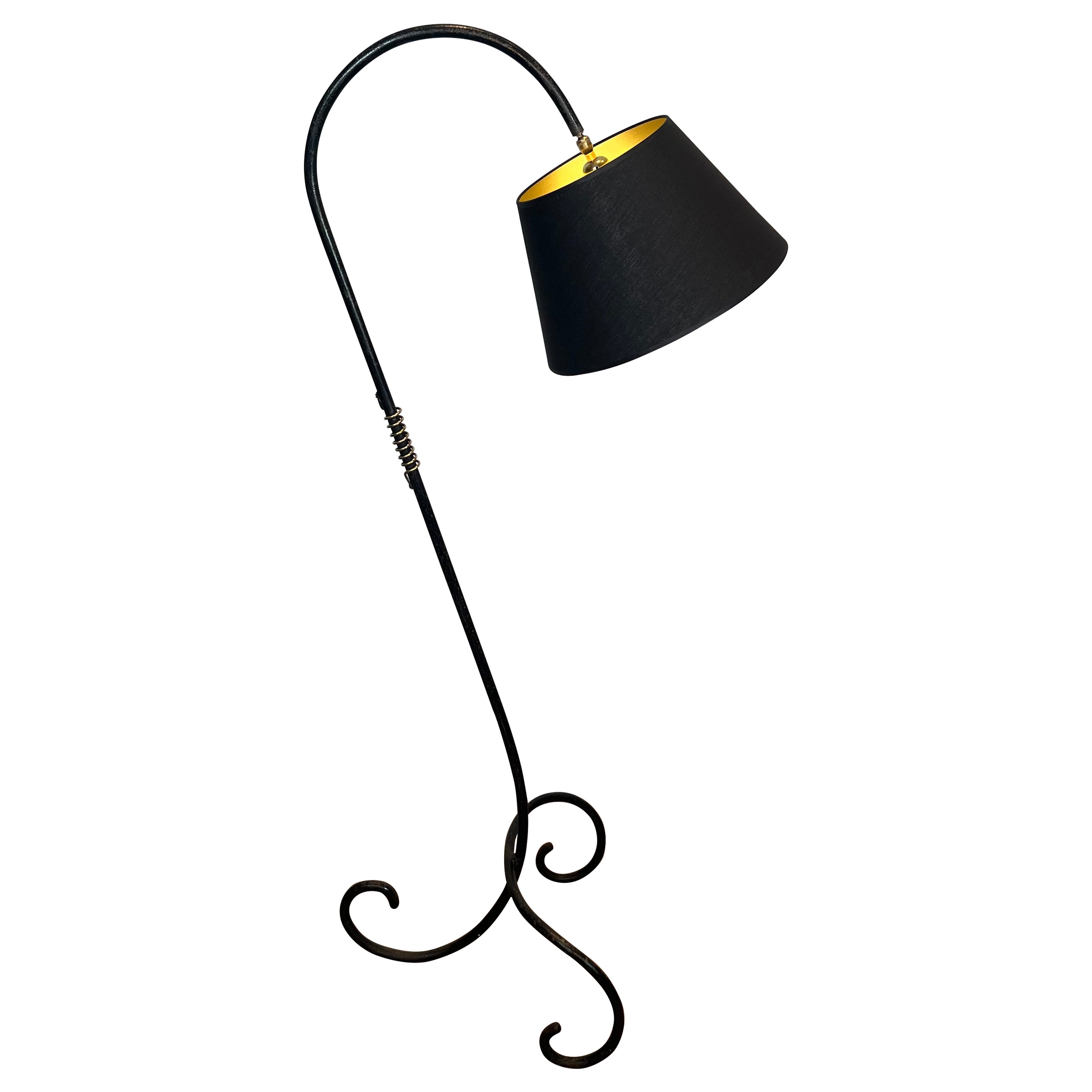 Lampada da terra in ottone e laccato nero nello stile di Jean Royère