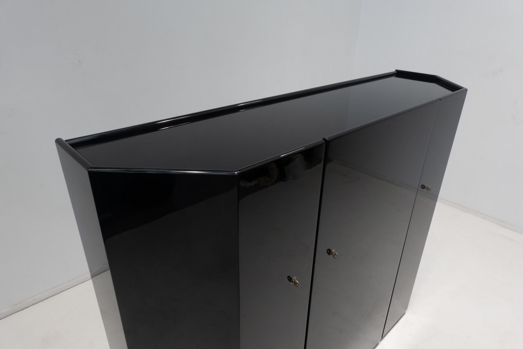 Mid-Century Black Lacquered Cabinet by Kazuhide Takahama for Cassina, 1980s In Good Condition For Sale In Brussels, BE
