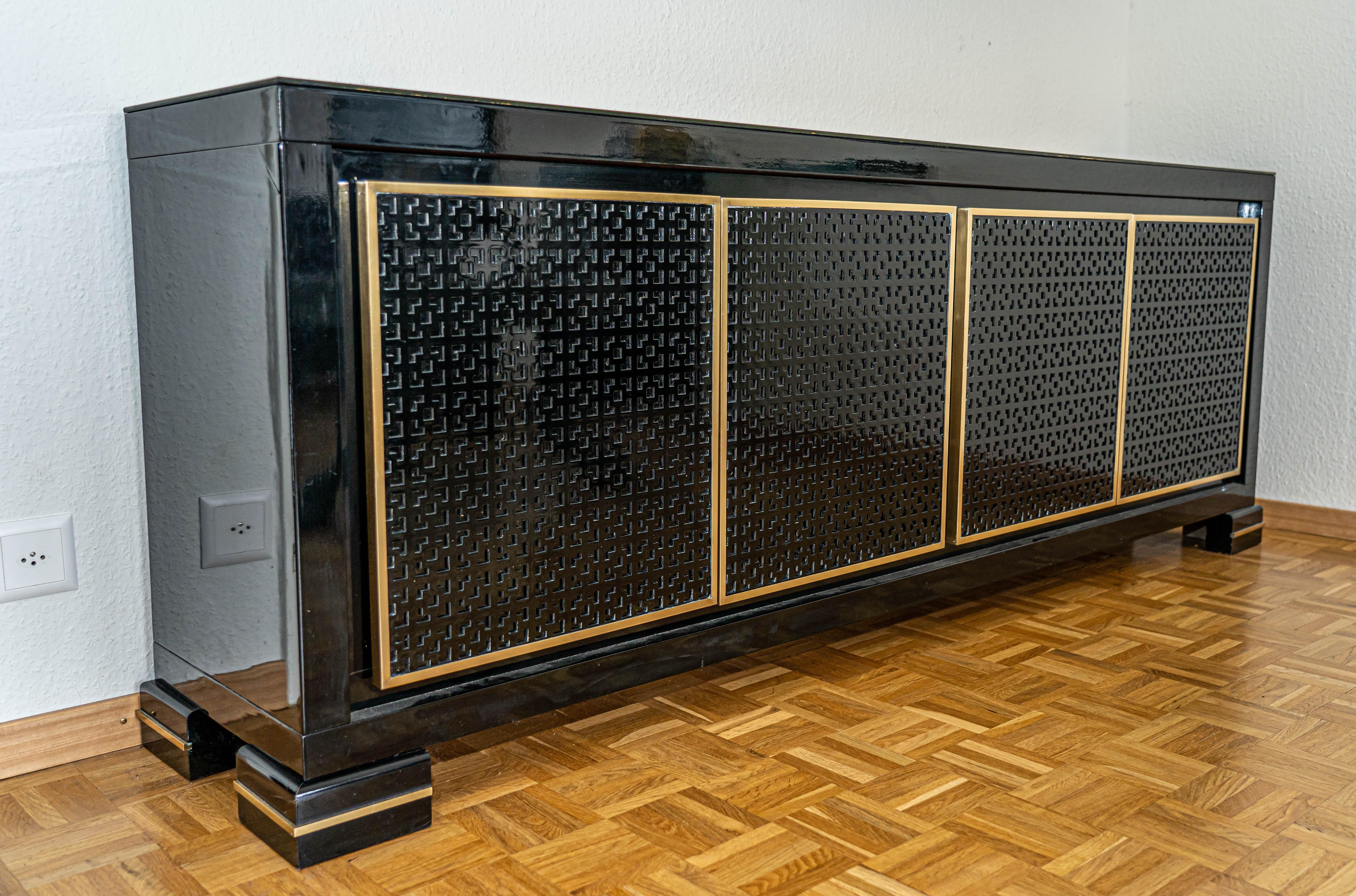 Midcentury Black Lacquered Italian Credenza with Gold Leaf Glass Top In Excellent Condition In Miami, FL