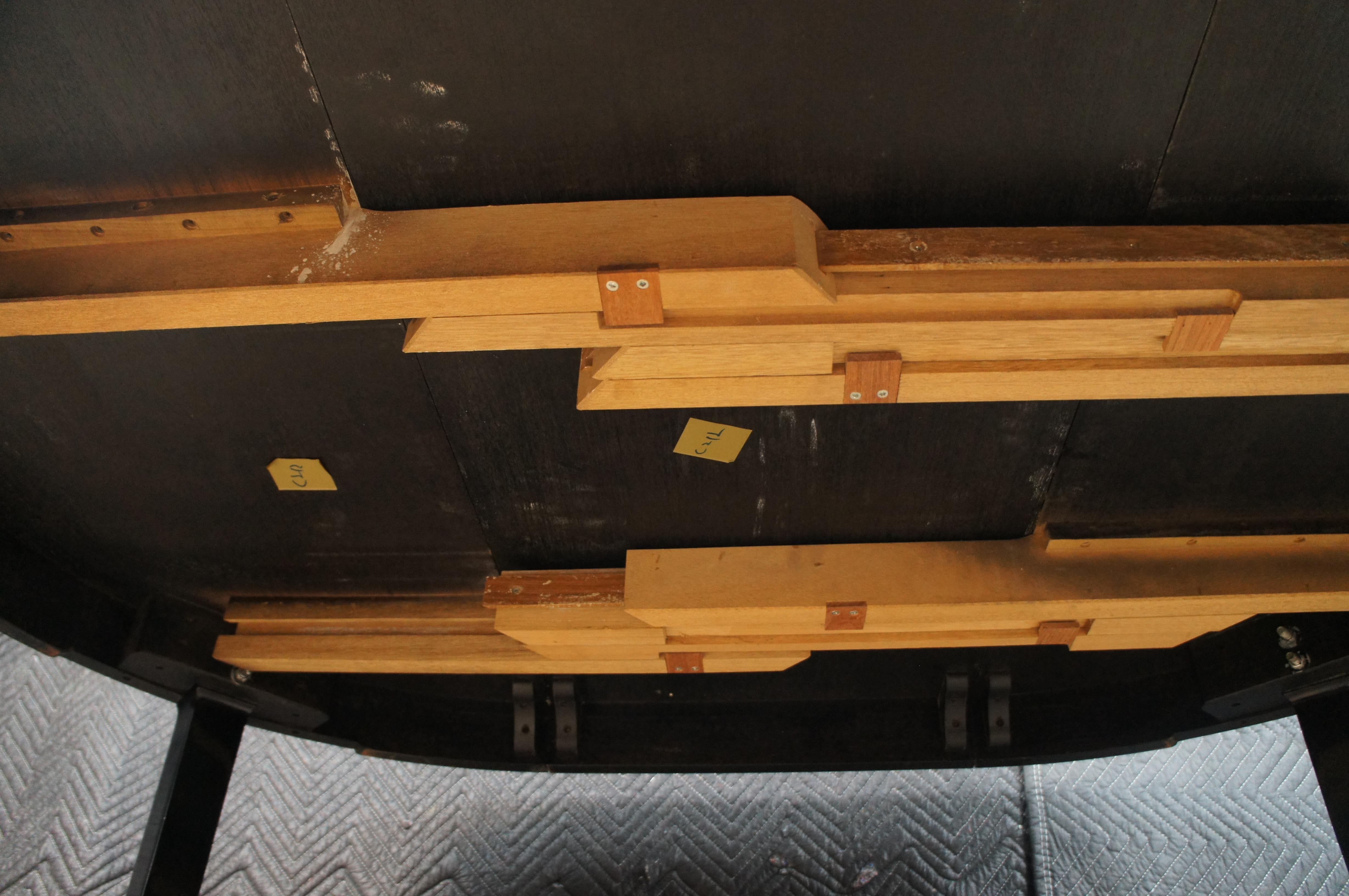 Mid Century Black Lacquered Oriental Chinoiserie Round Extendable Dining Table For Sale 7