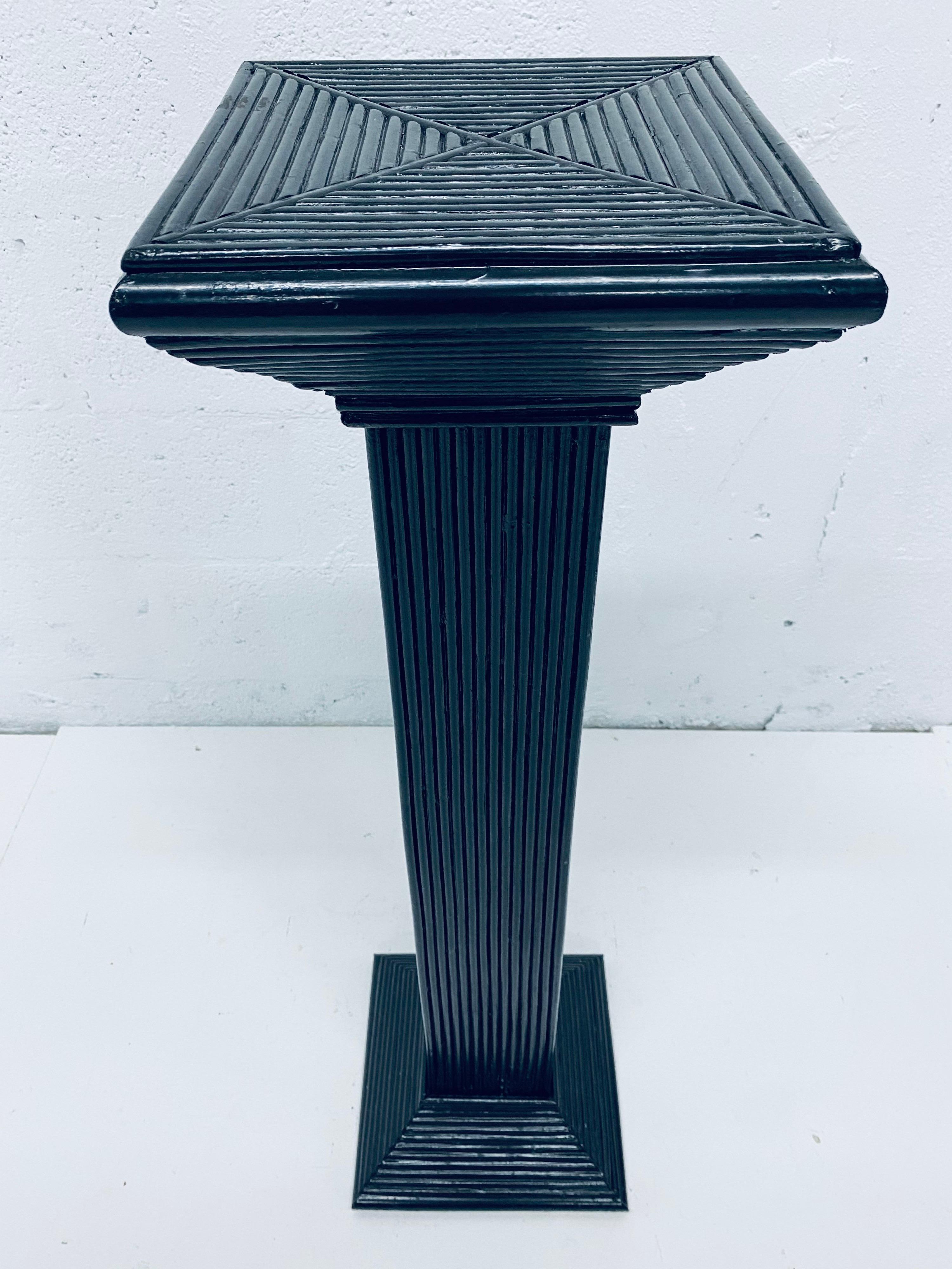 Black lacquered pencil reed rattan pedestal column table from the 1960s.

Surface dimensions: W9-1/2