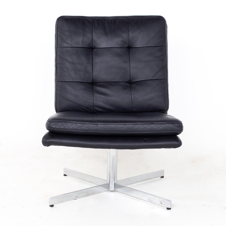 Mid-Century Modern Mid Century Black Leather and Chrome Slipper Lounge Chair For Sale