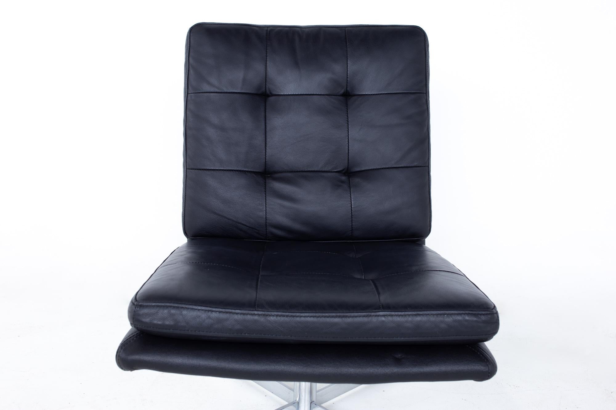 Late 20th Century Mid Century Black Leather and Chrome Slipper Lounge Chair For Sale