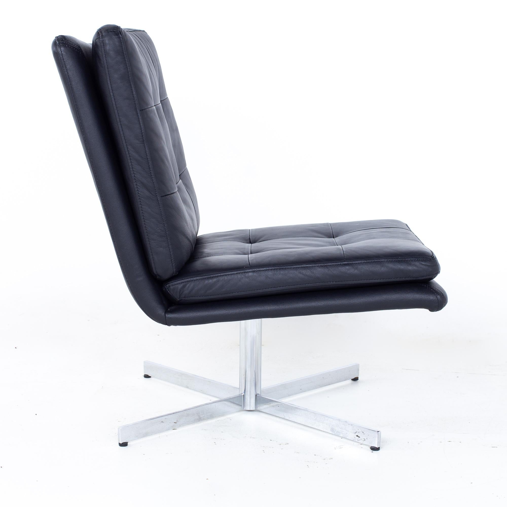 Mid Century Black Leather and Chrome Slipper Lounge Chair For Sale 1