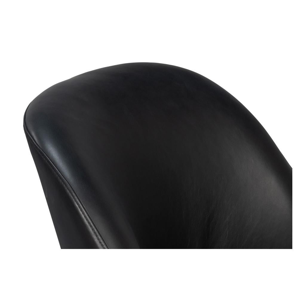Fauteuil en cuir noir du milieu du siècle en vente 2