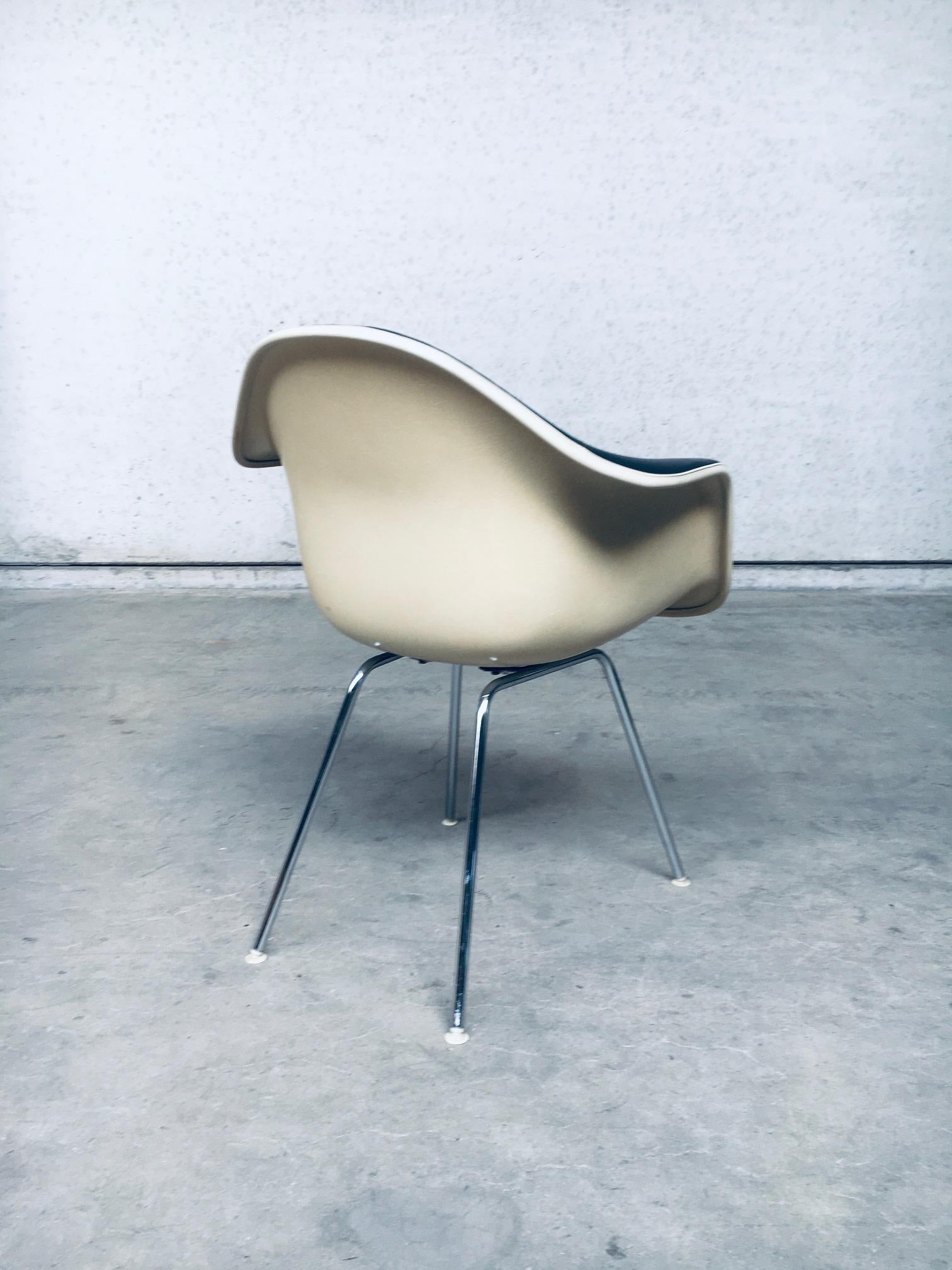 Mid-Century Black Leather Dax Armchair by Charles & Ray Eames for Herman Miller For Sale 4