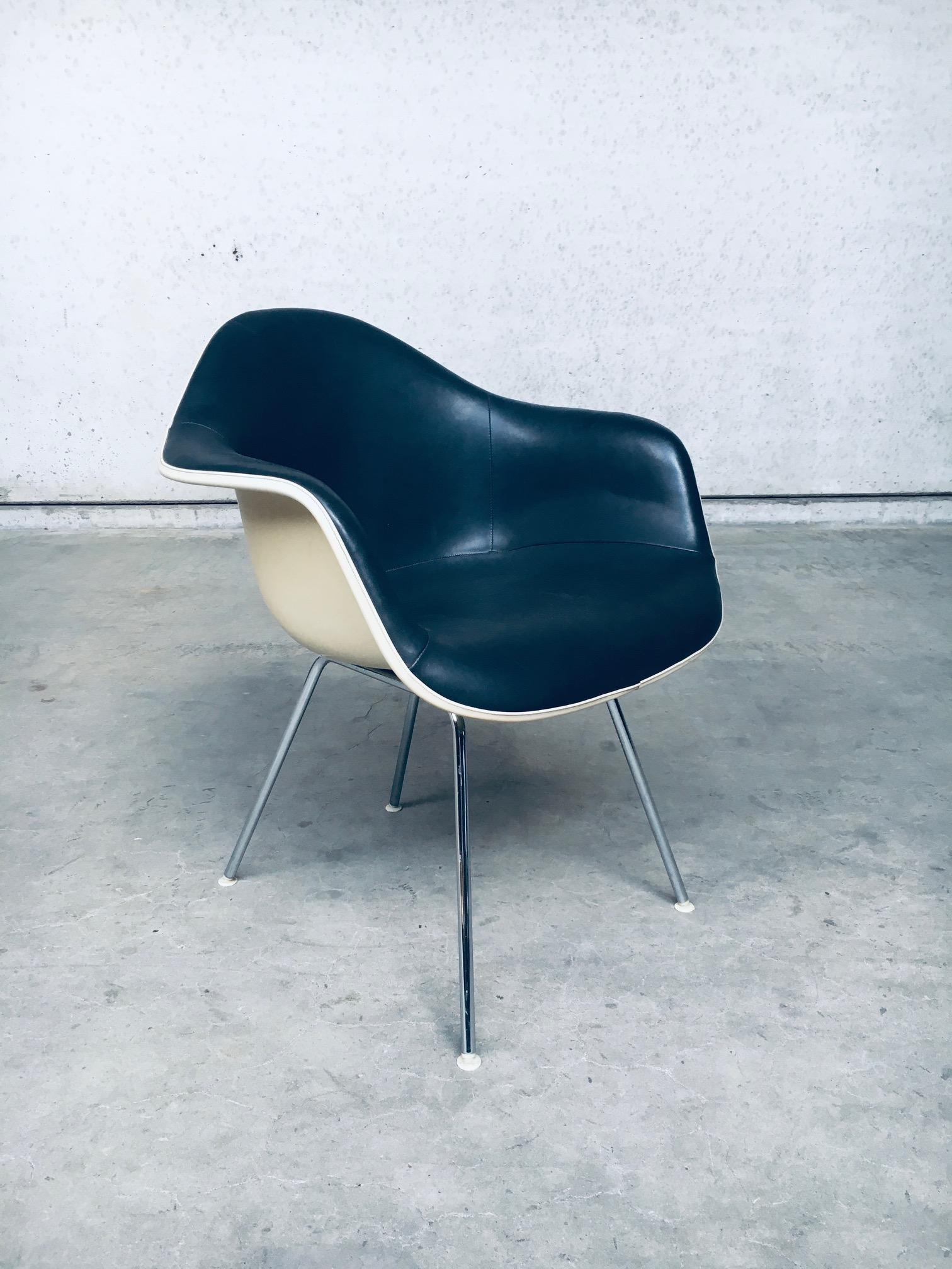 Mid-Century Black Leather Dax Armchair by Charles & Ray Eames for Herman Miller For Sale 2