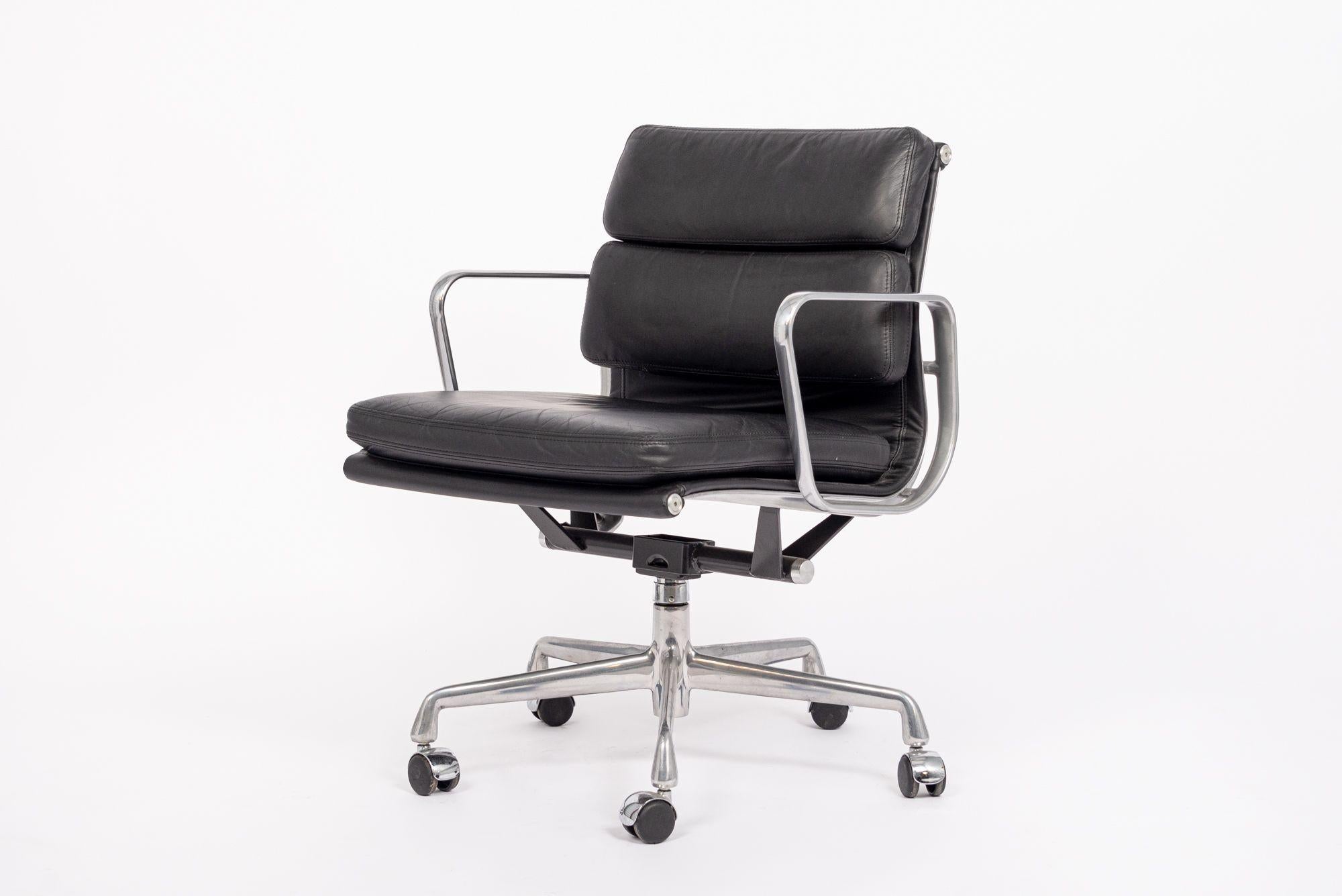 2001 Eames Herman Miller Black Leather Desk Chairs Aluminum Group For Sale 5